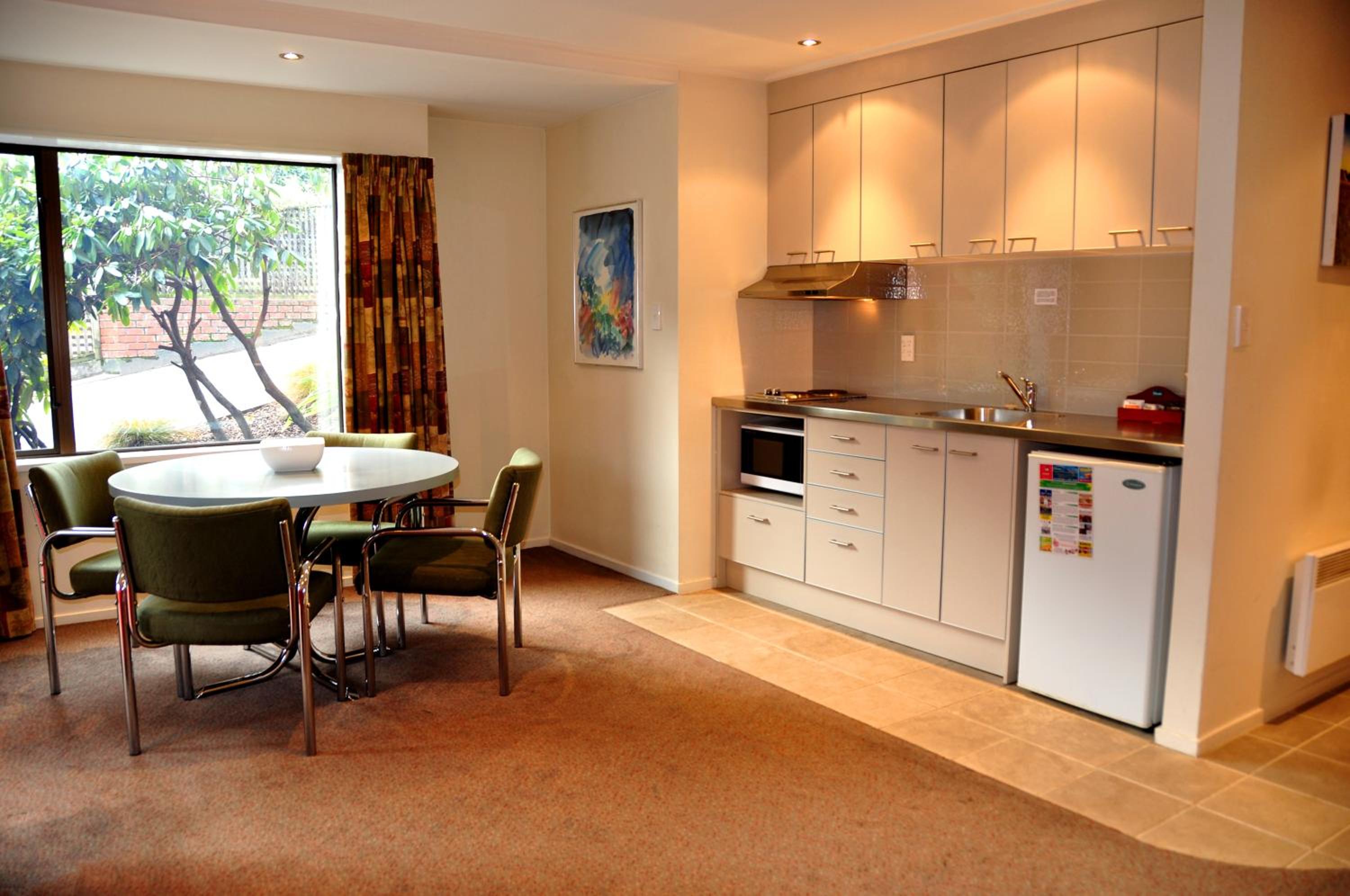 Superior Two-Bedroom Two-Bathroom Apartment - Photo 2