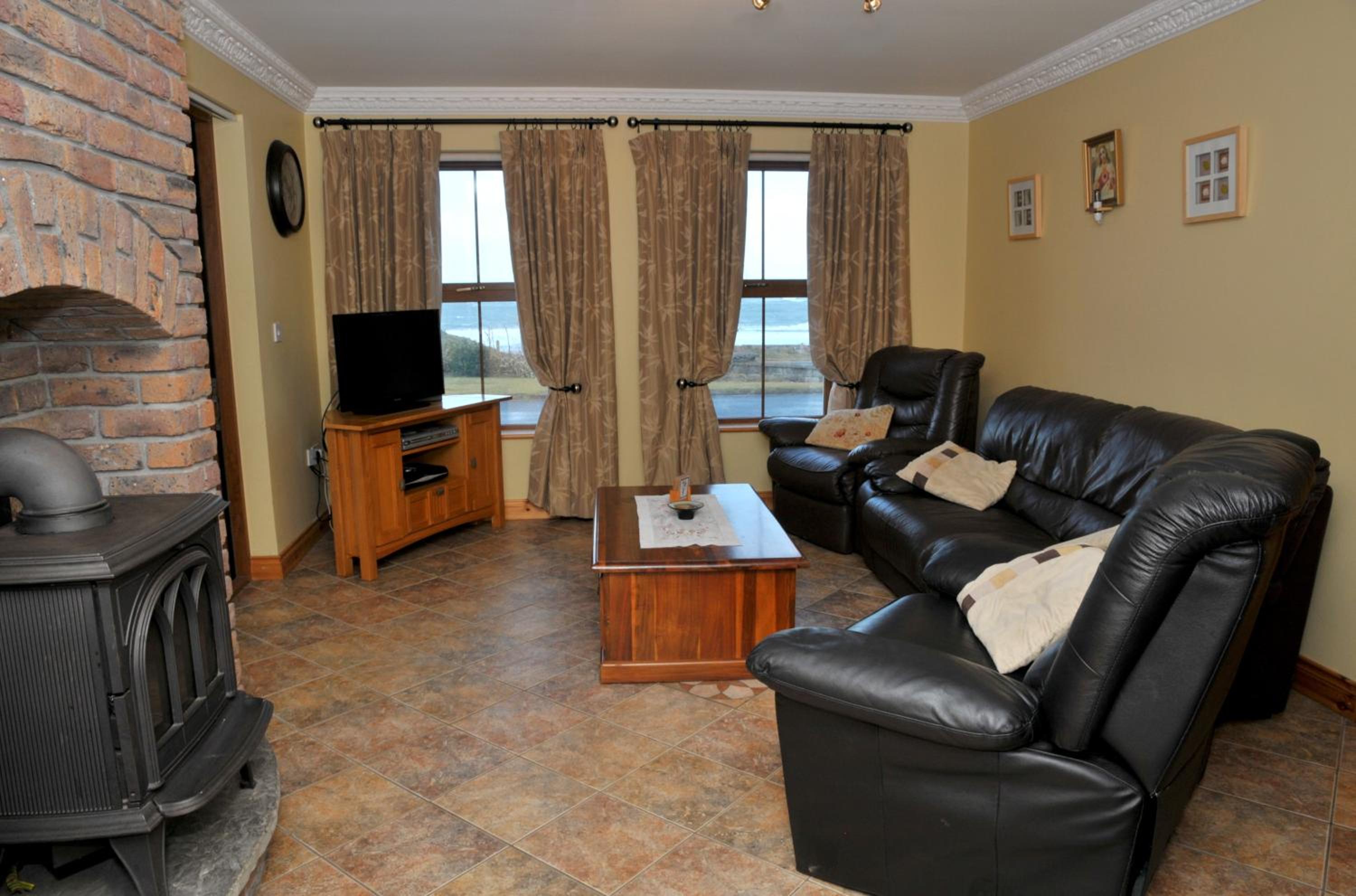 Four-Bedroom House photo 1