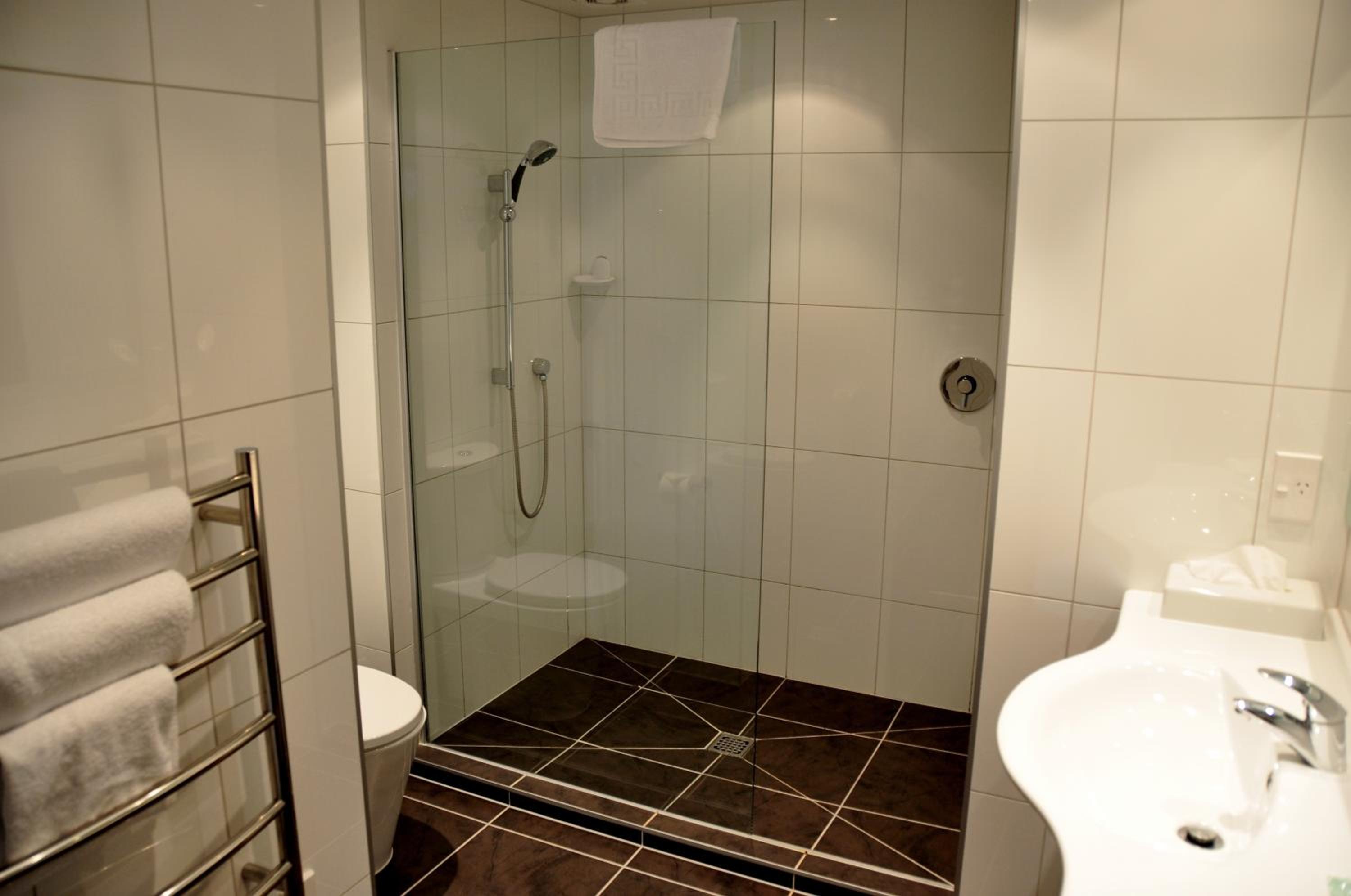 Superior Two-Bedroom Two-Bathroom Apartment - Photo 6