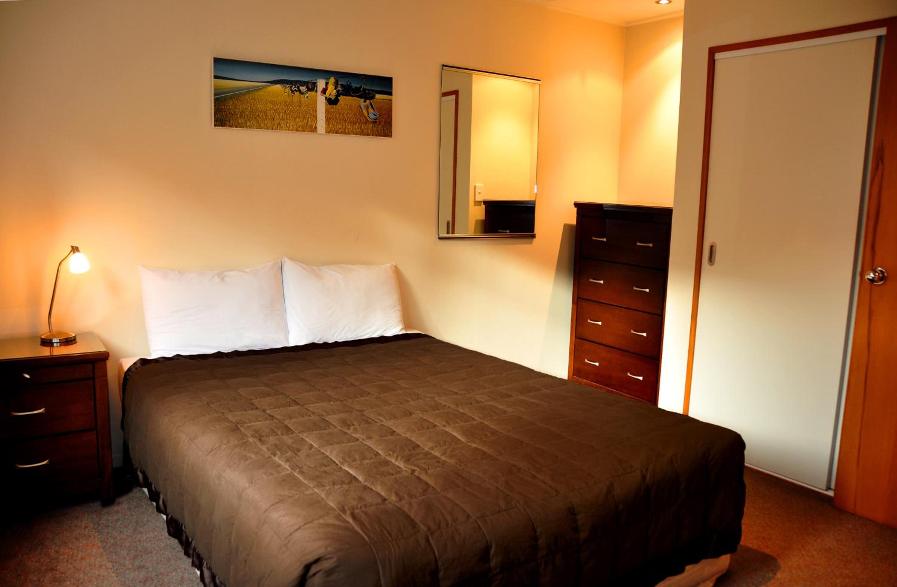 Superior Two-Bedroom Two-Bathroom Apartment - Photo 4