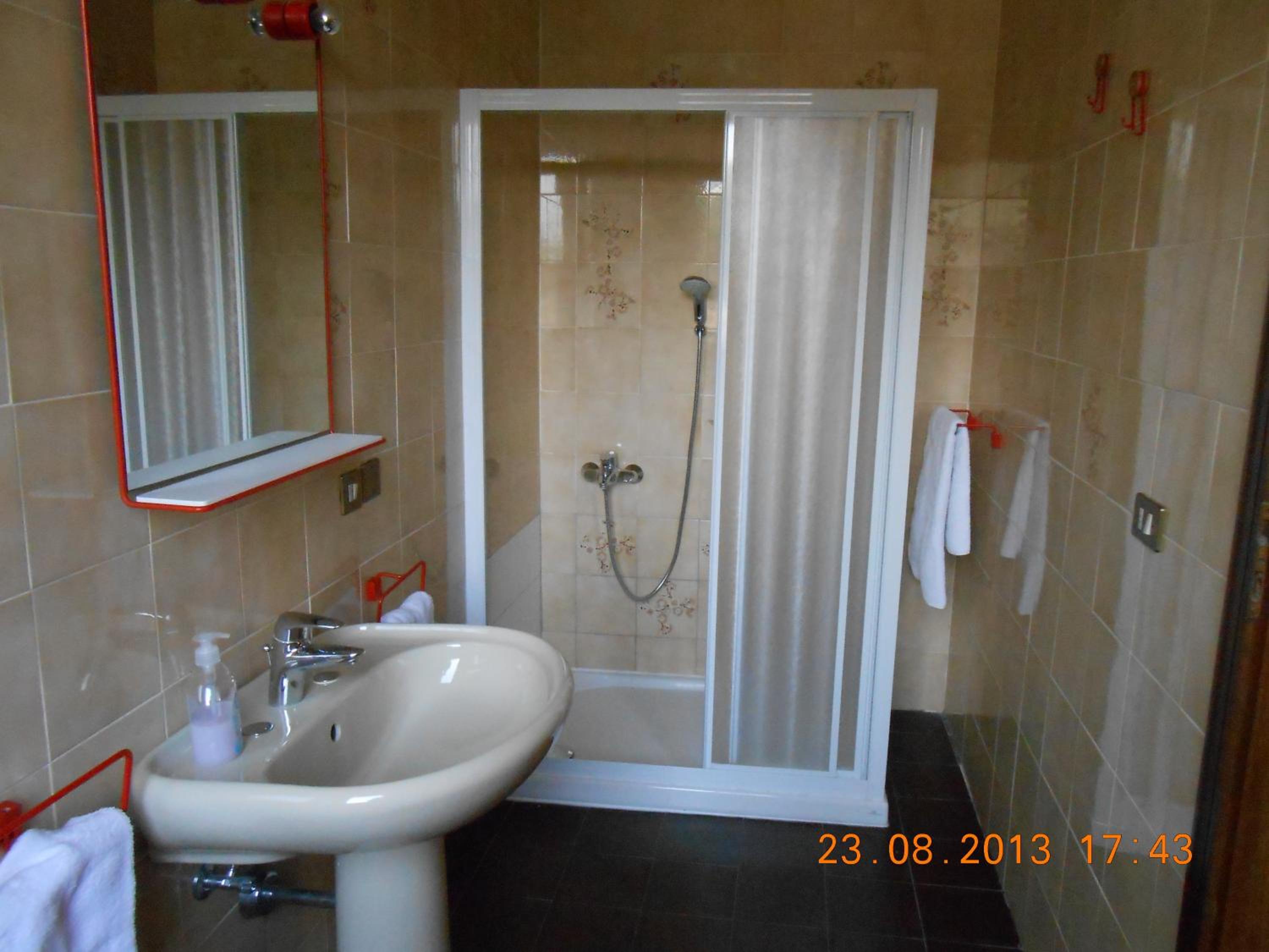 Double or Twin Room - Photo 2
