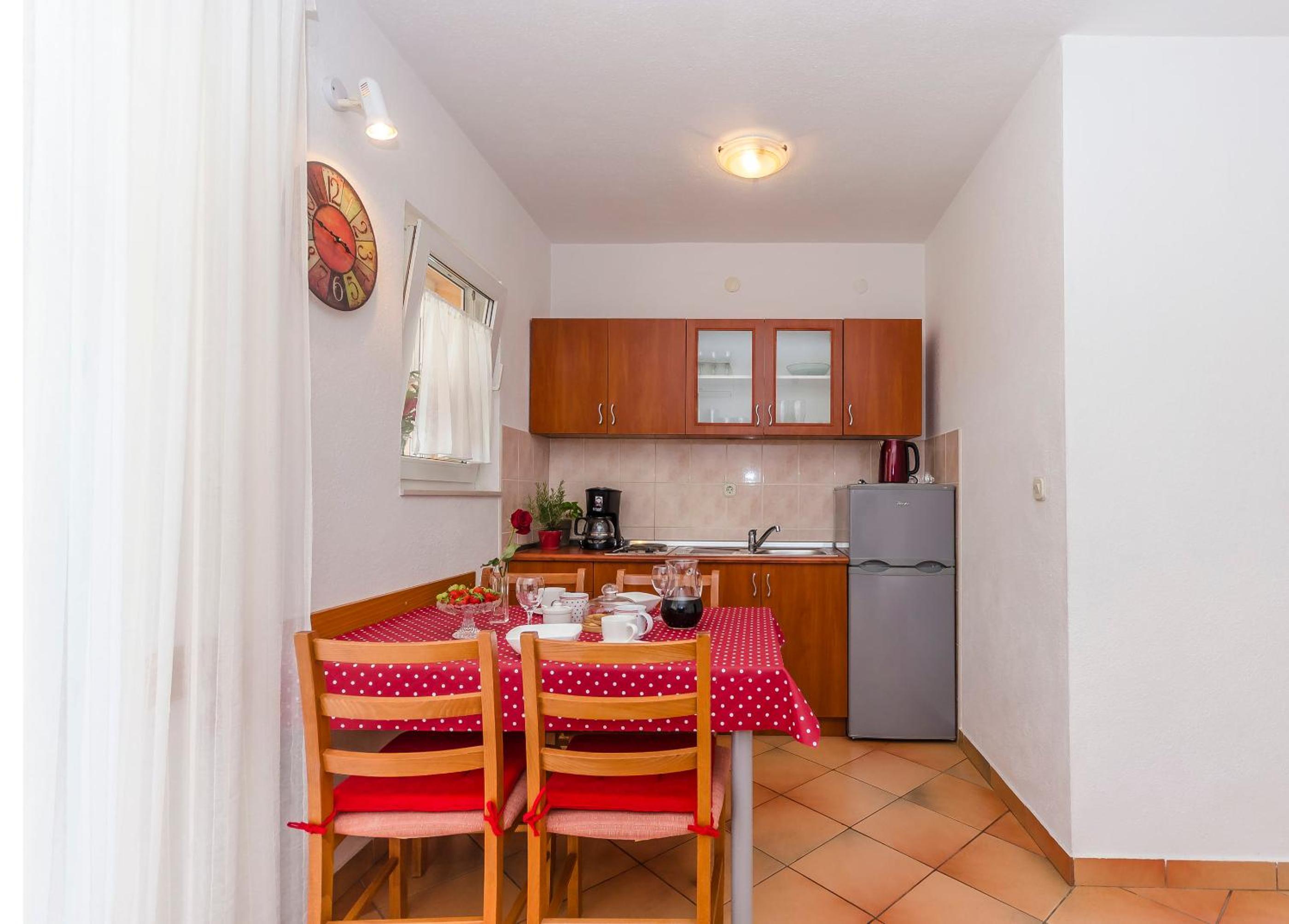 One-Bedroom Apartment photo 2