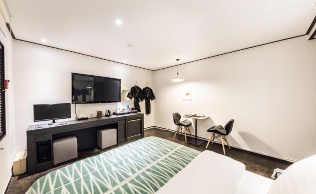 Deluxe Double Room - Photo 8