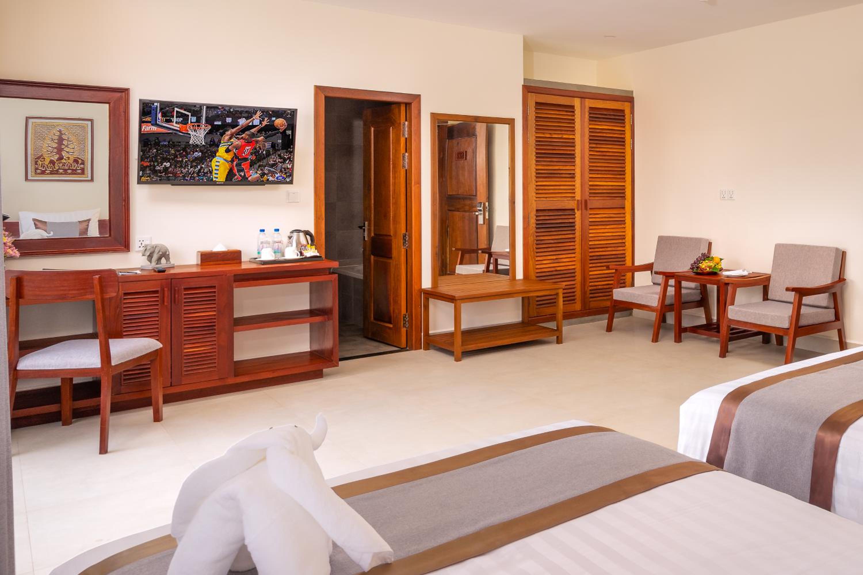 Premier Deluxe Twin With Balcony - Photo 9