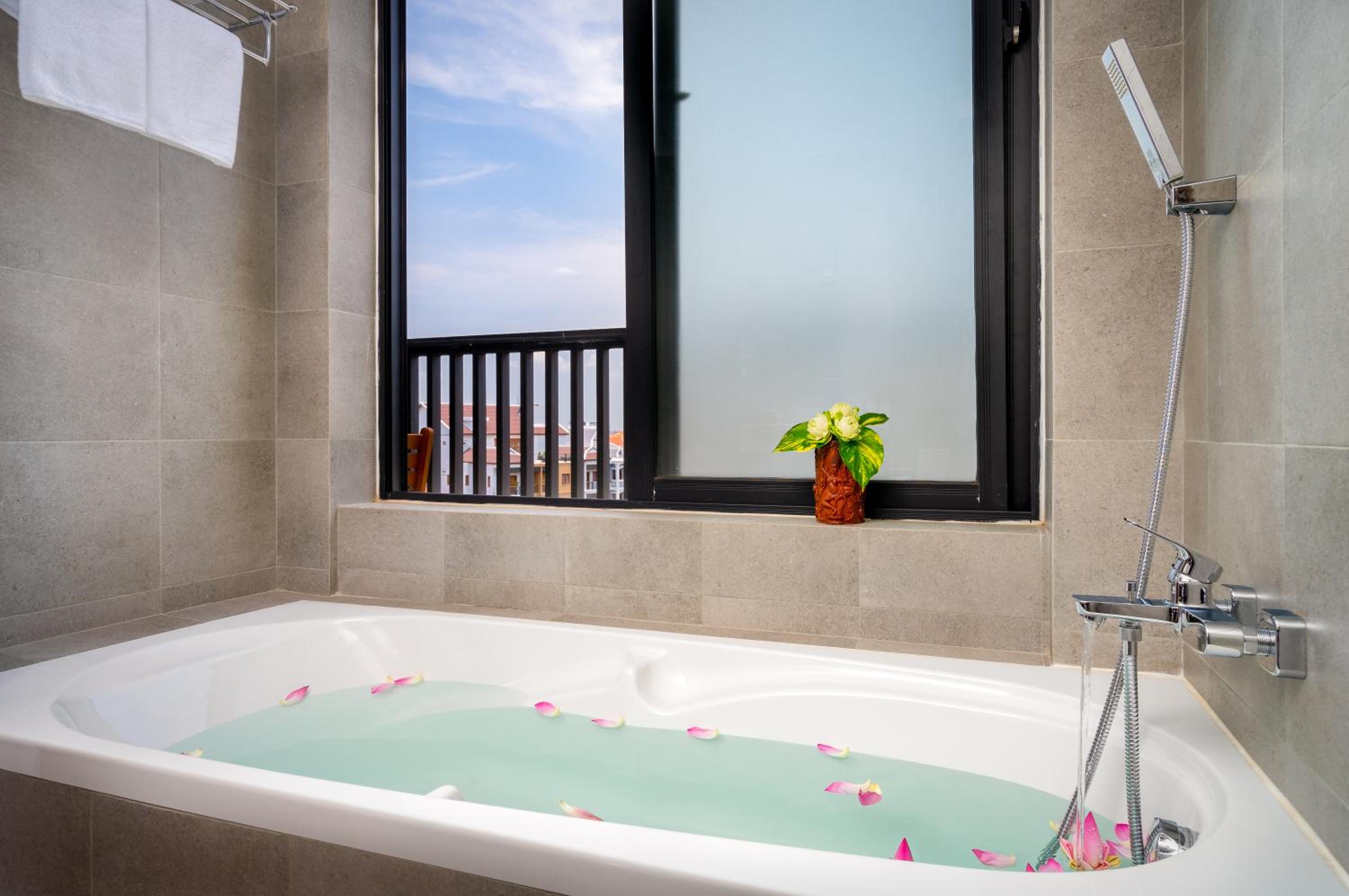 Family Suite - Photo 6