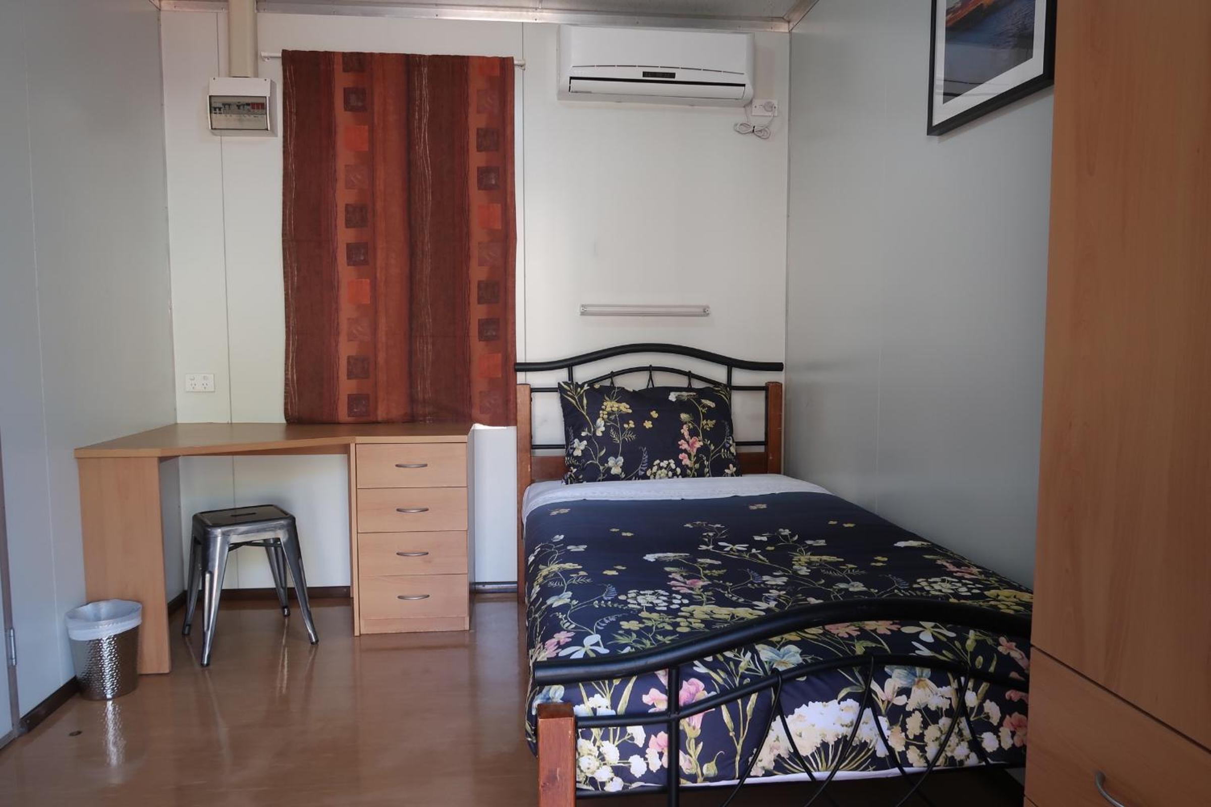 Single Room photo 3
