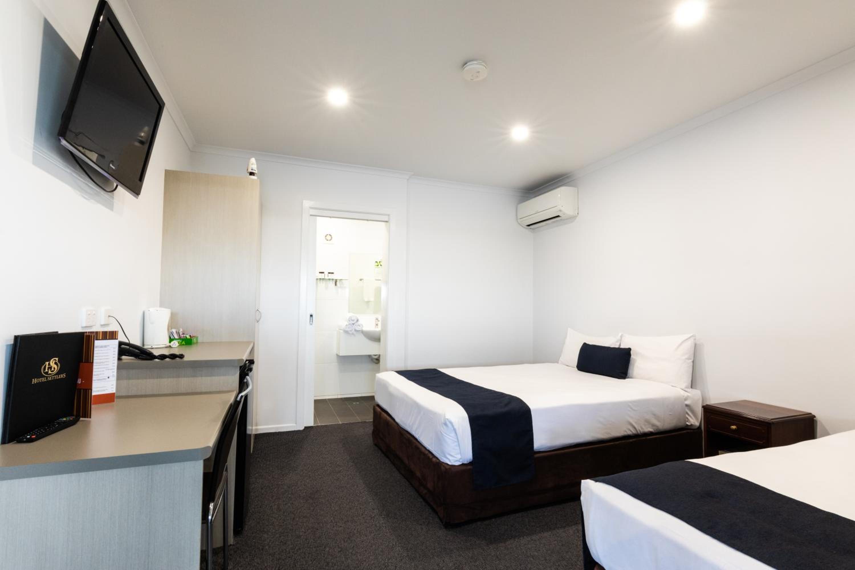 Economy Triple Room