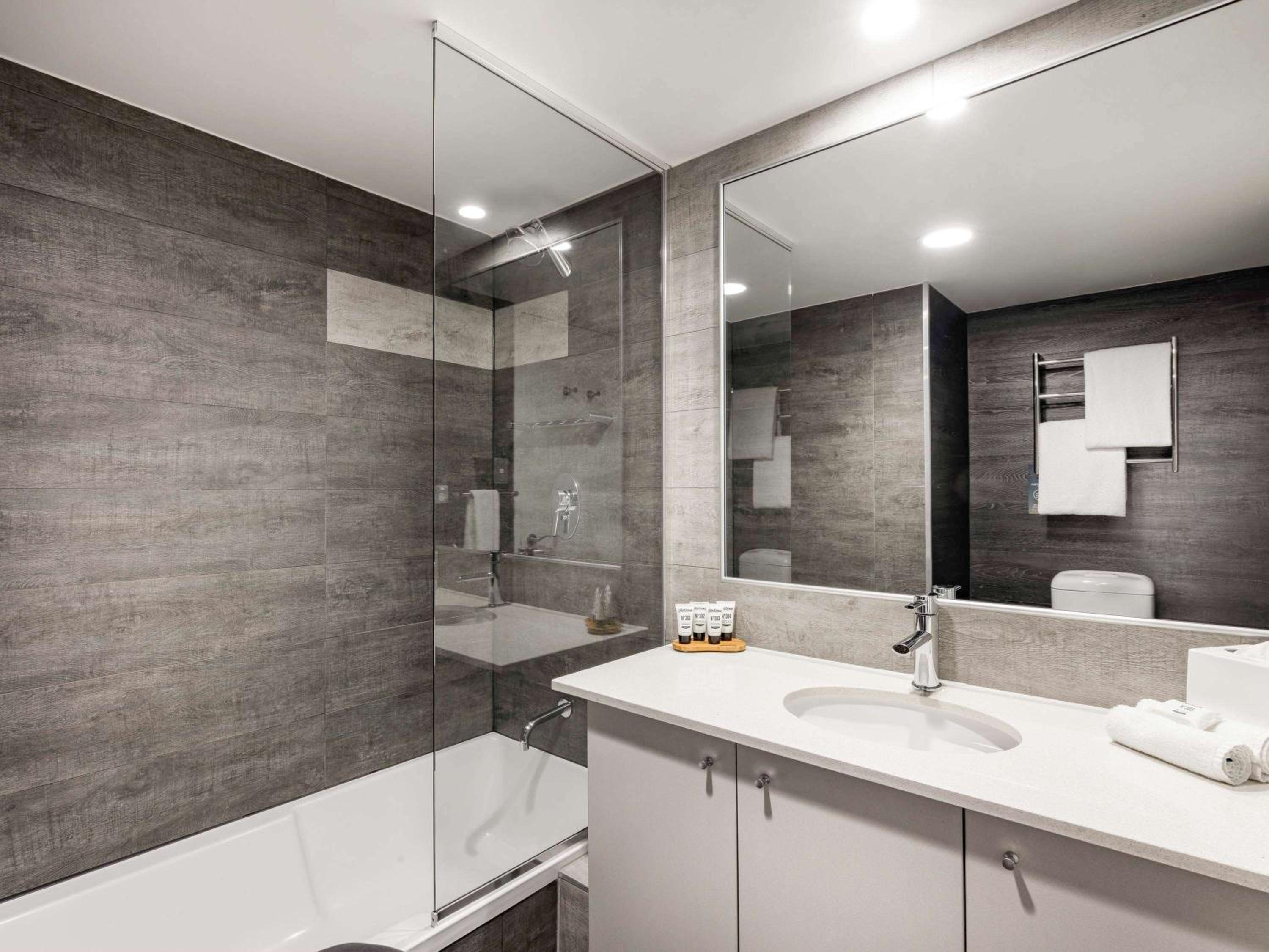 Studio Hotel Room thumbnail 5