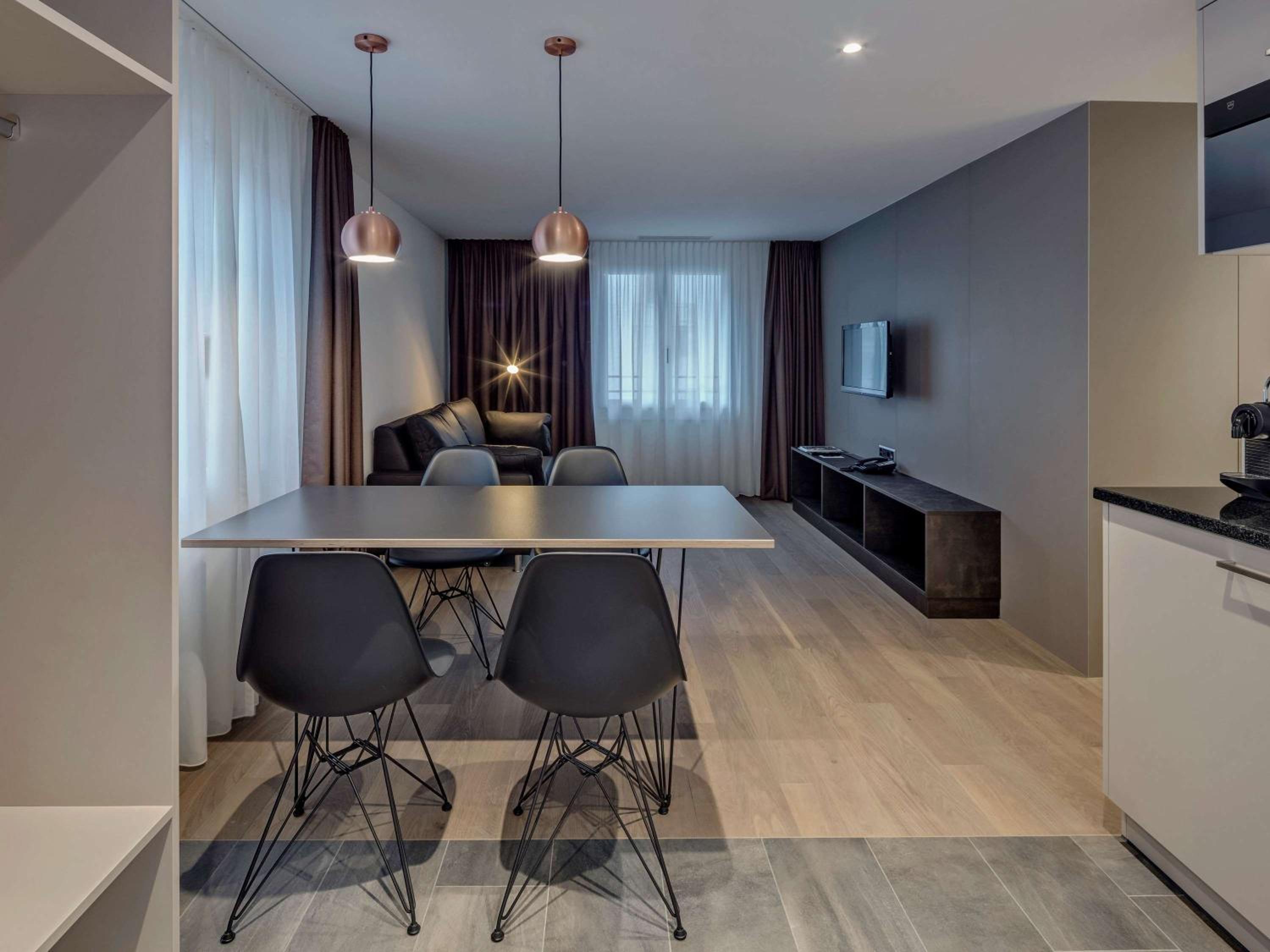 Family Studio - Garden View