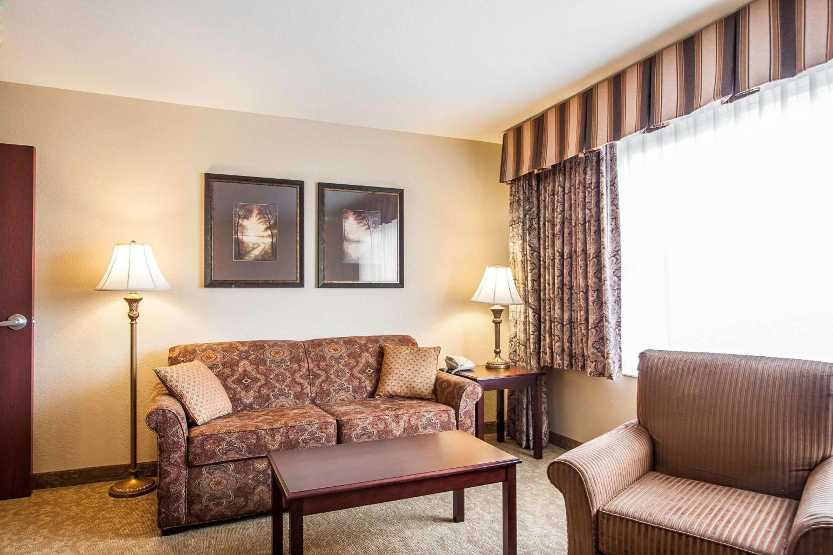 King Suite with Sofa Bed - Non-Smoking photo 1