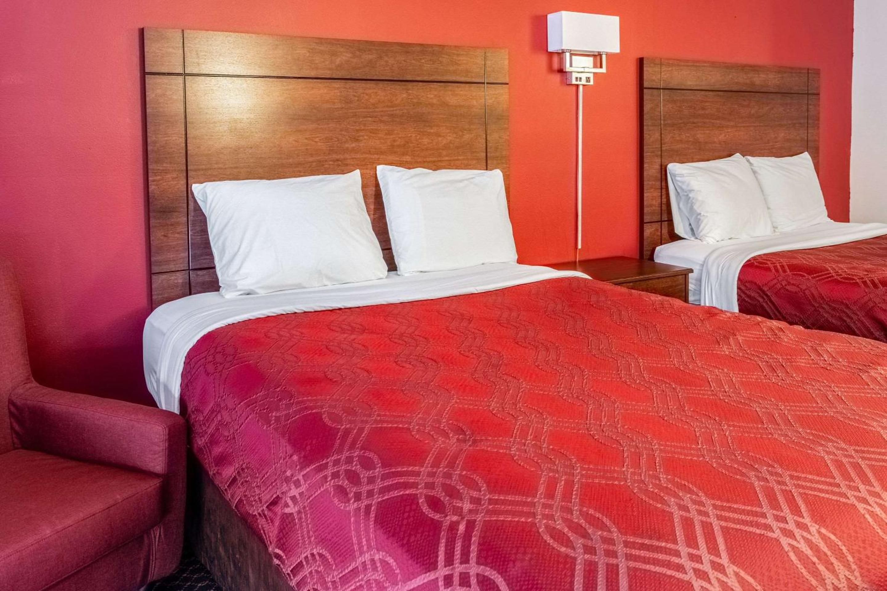 Queen Room With Two Queen Beds - Non-Smoking
