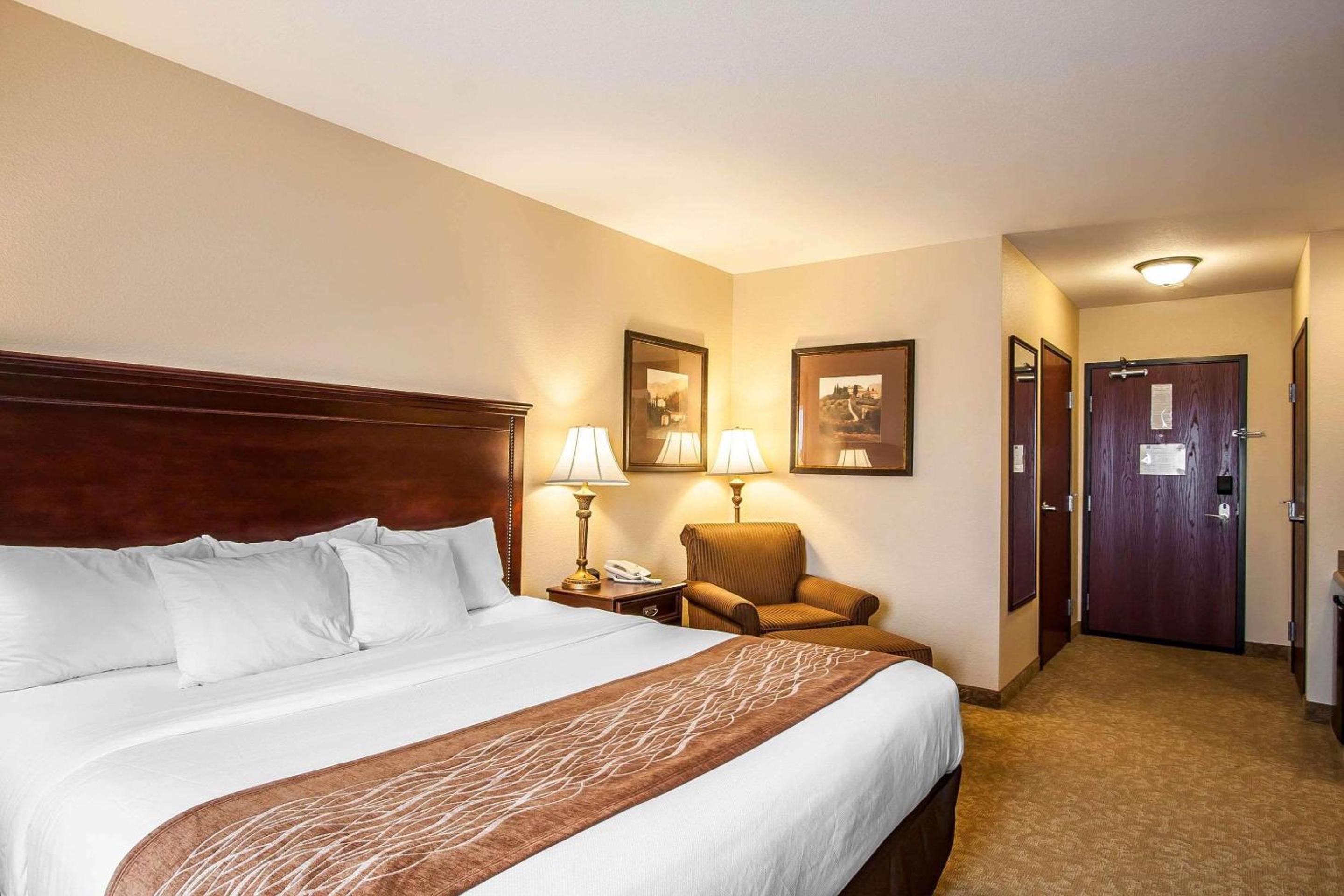 King Room - Non-Smoking - Photo 2
