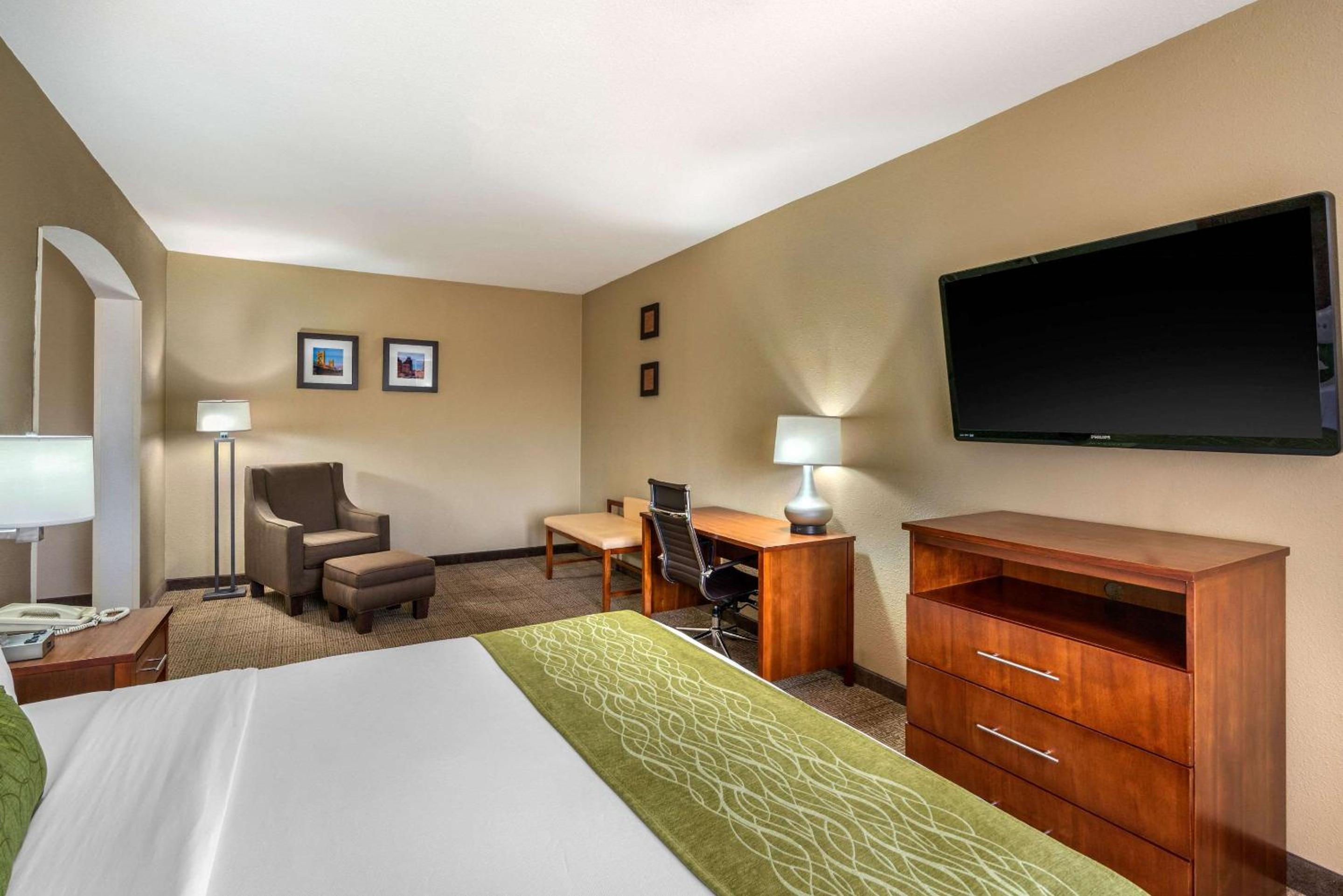 Efficiency King Suite - Non-Smoking - Photo 9