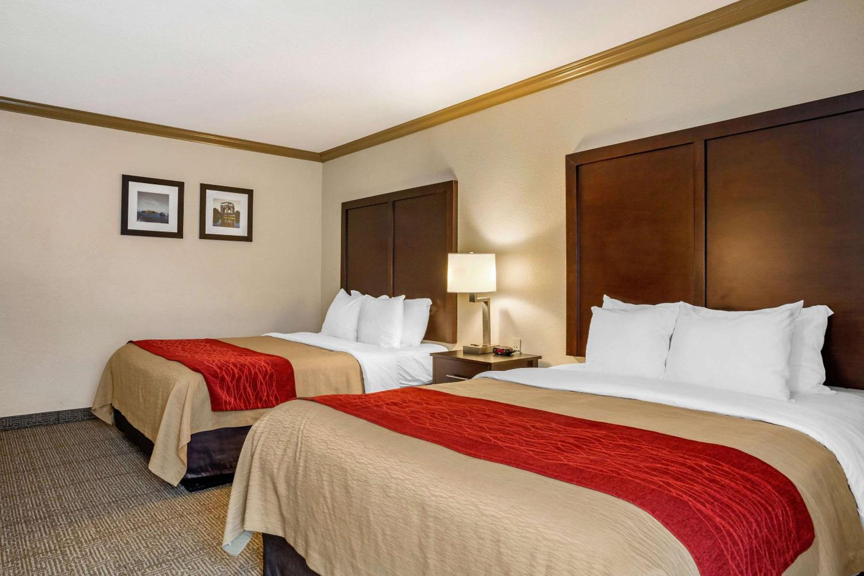 Queen Room with Two Queen Beds - Non-Smoking - Photo 1