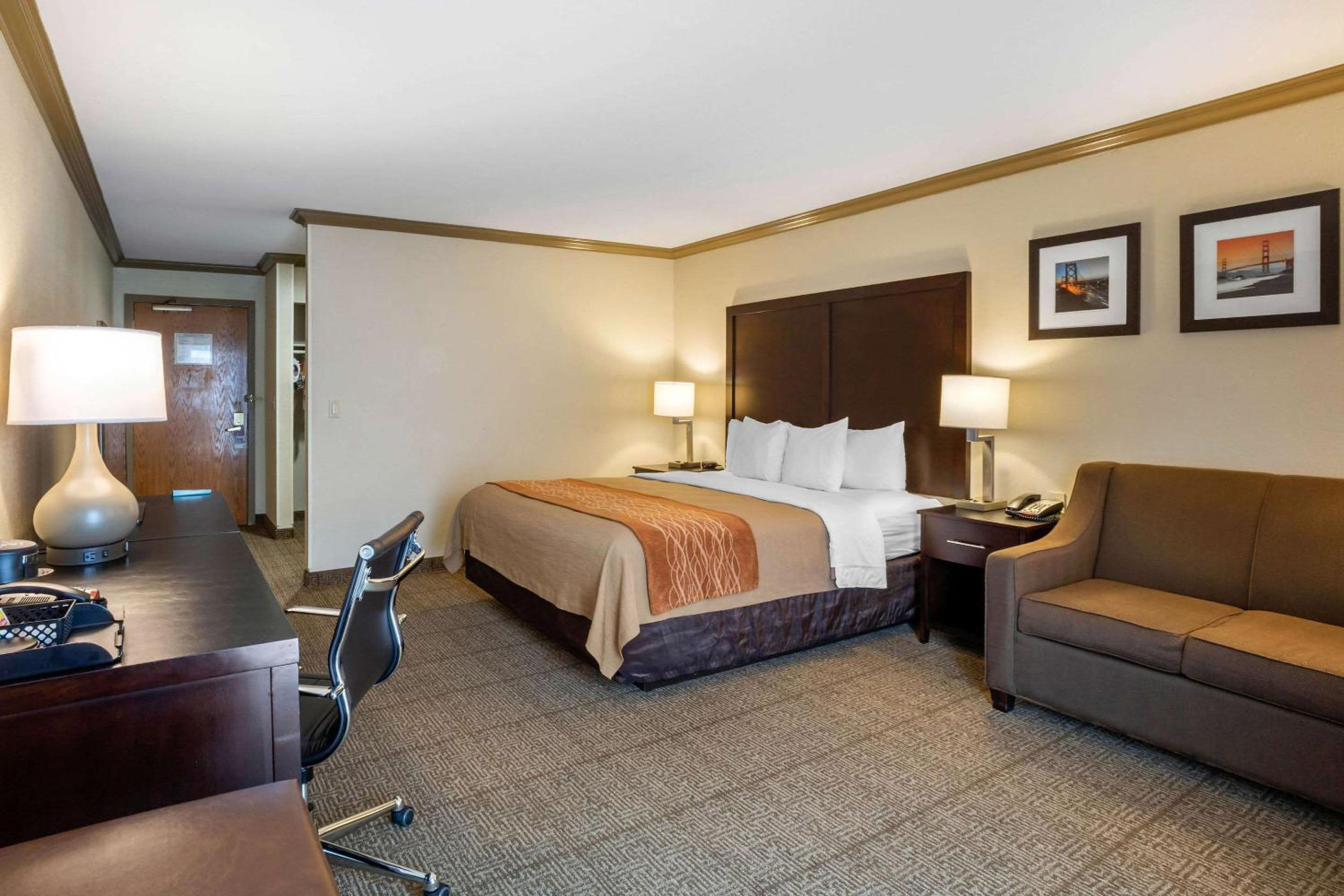 King Room - Non-Smoking - Photo 2