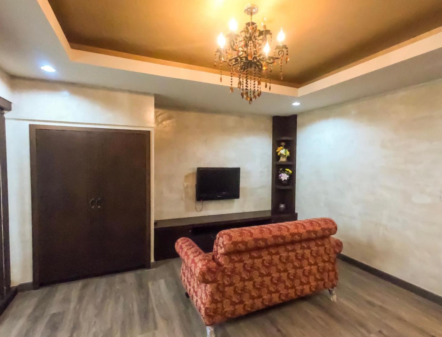 Deluxe King Room - Photo 5