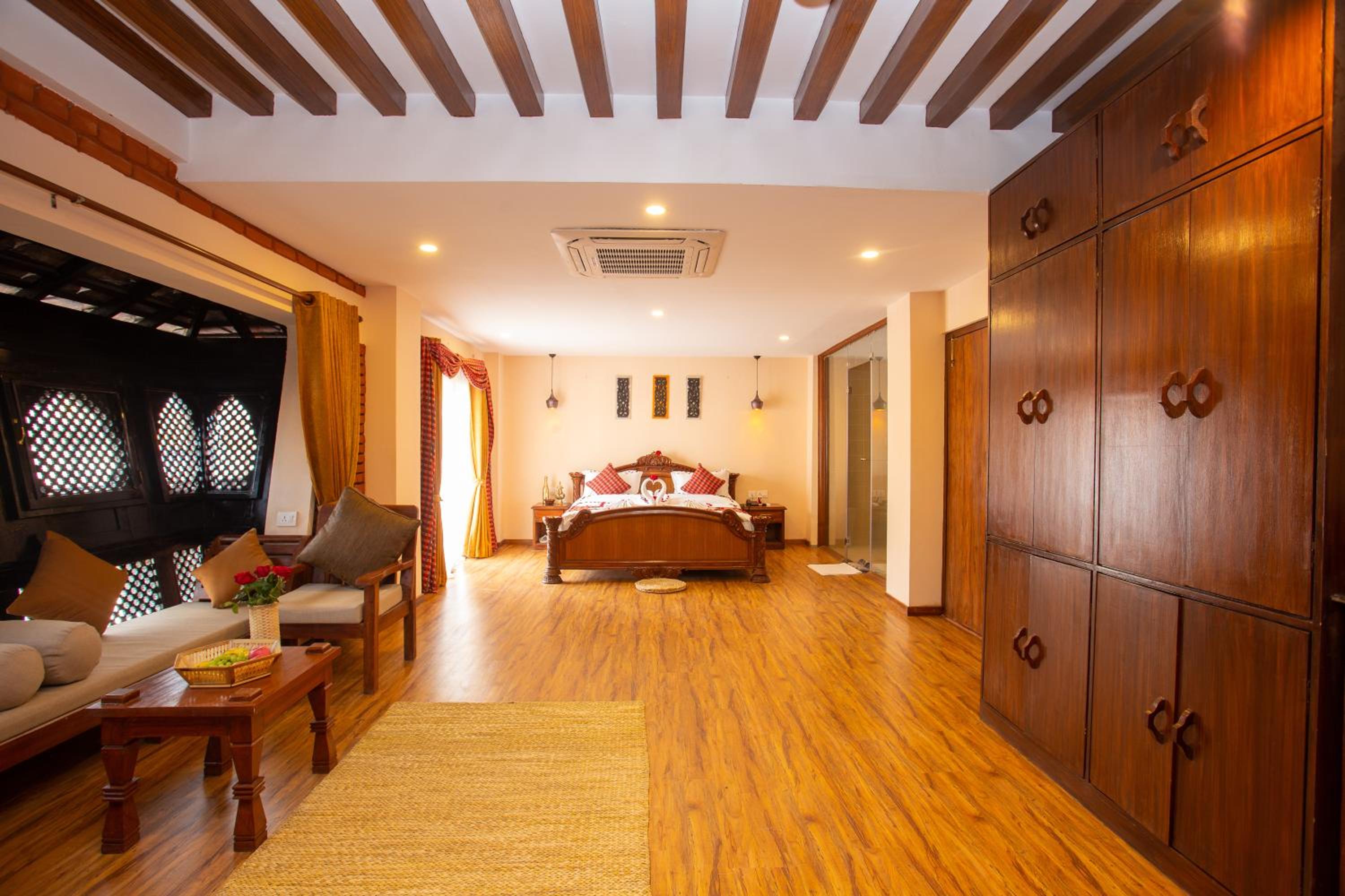 Honeymoon Suite - 20% off on Food & Beverage, Early check-in & Late check-out by 2 hours