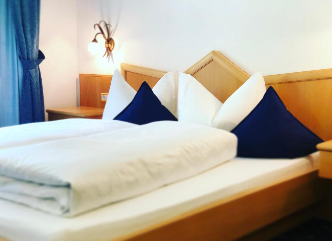 Double or Twin Room with Mountain View photo 2