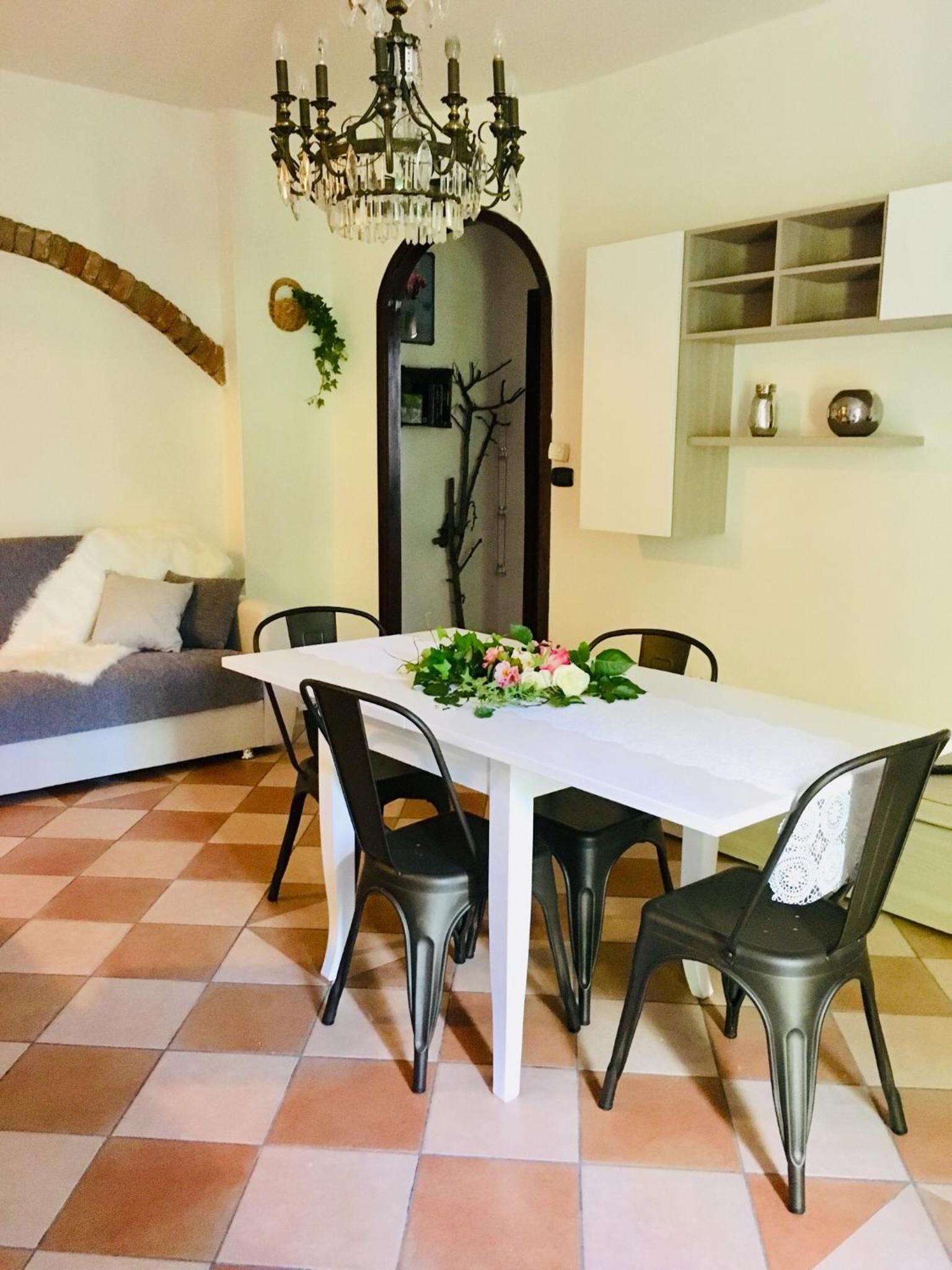Apartment with Terrace - Photo 18