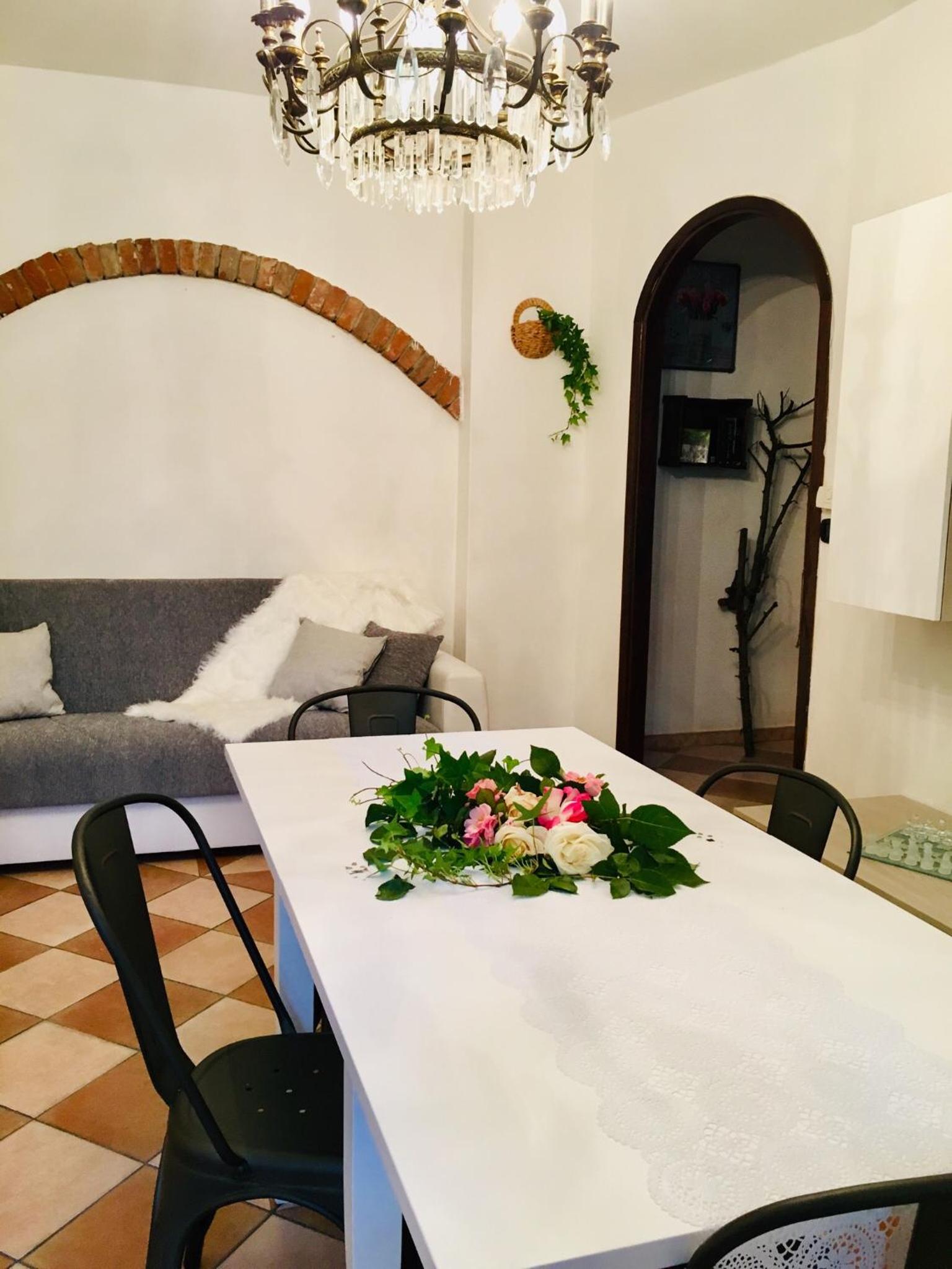 Apartment with Terrace - Photo 17