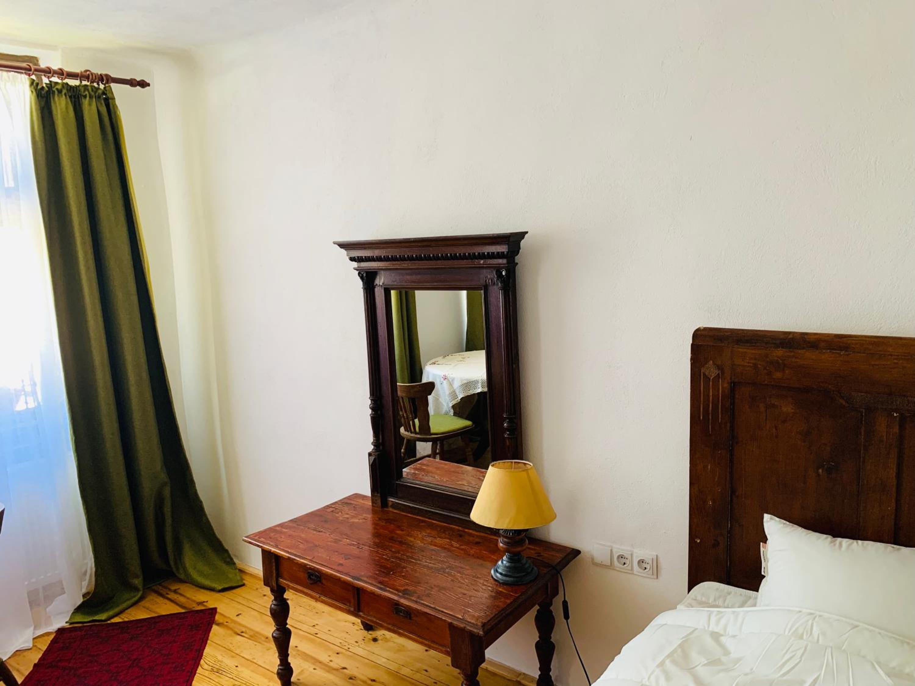 One-Bedroom House - Photo 2