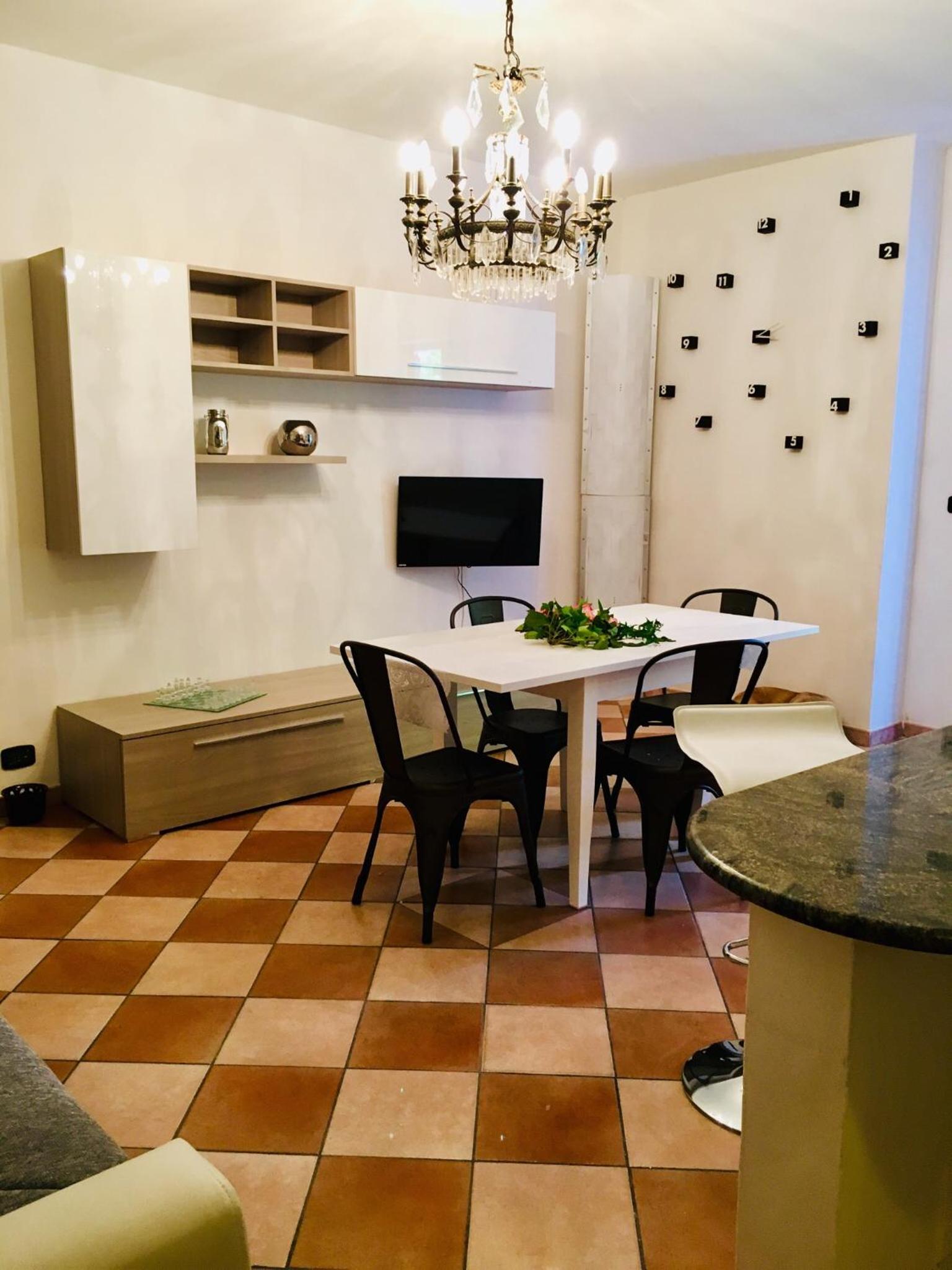 Apartment with Terrace - Photo 15