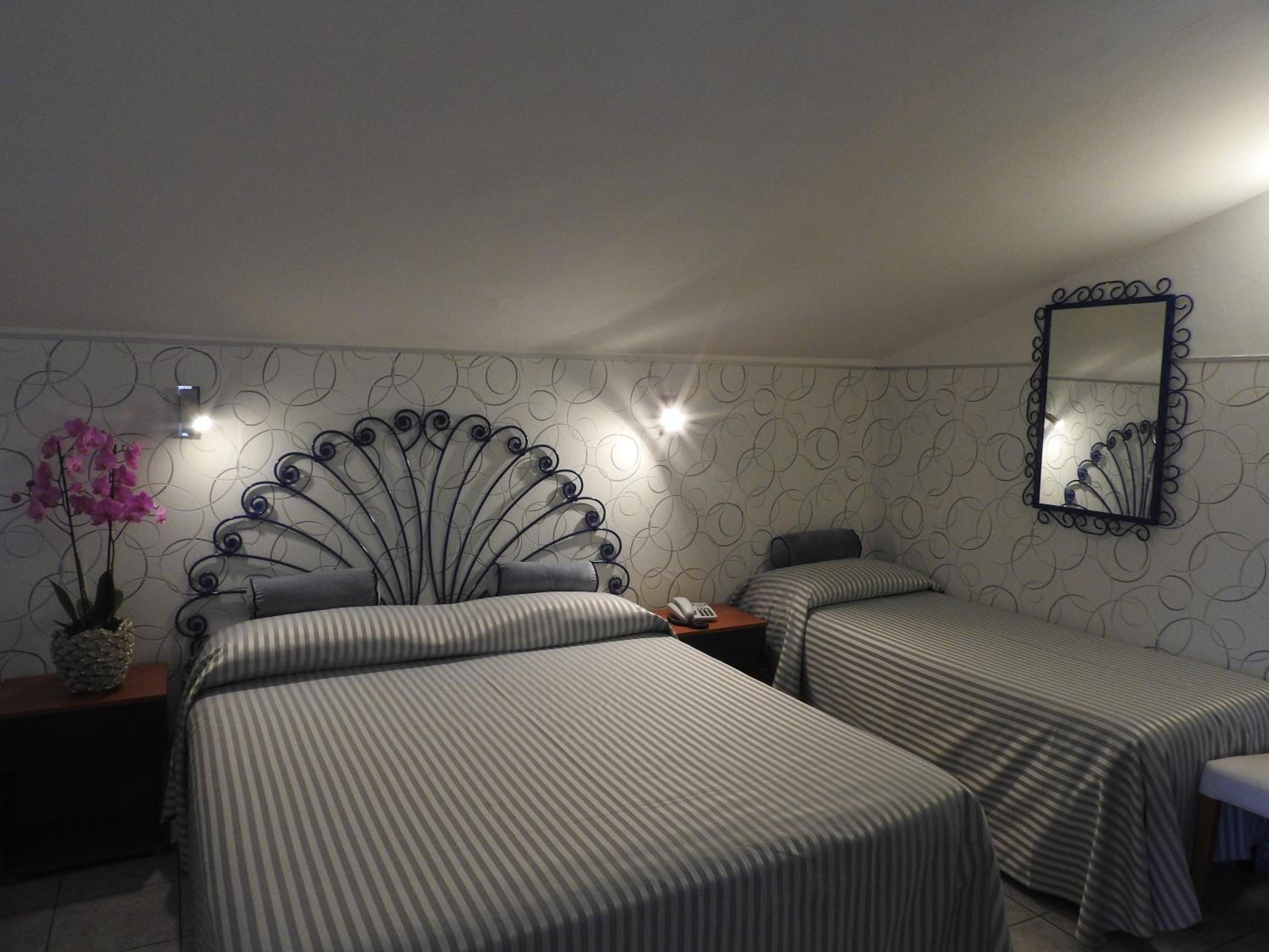 Standard Triple Room photo 3