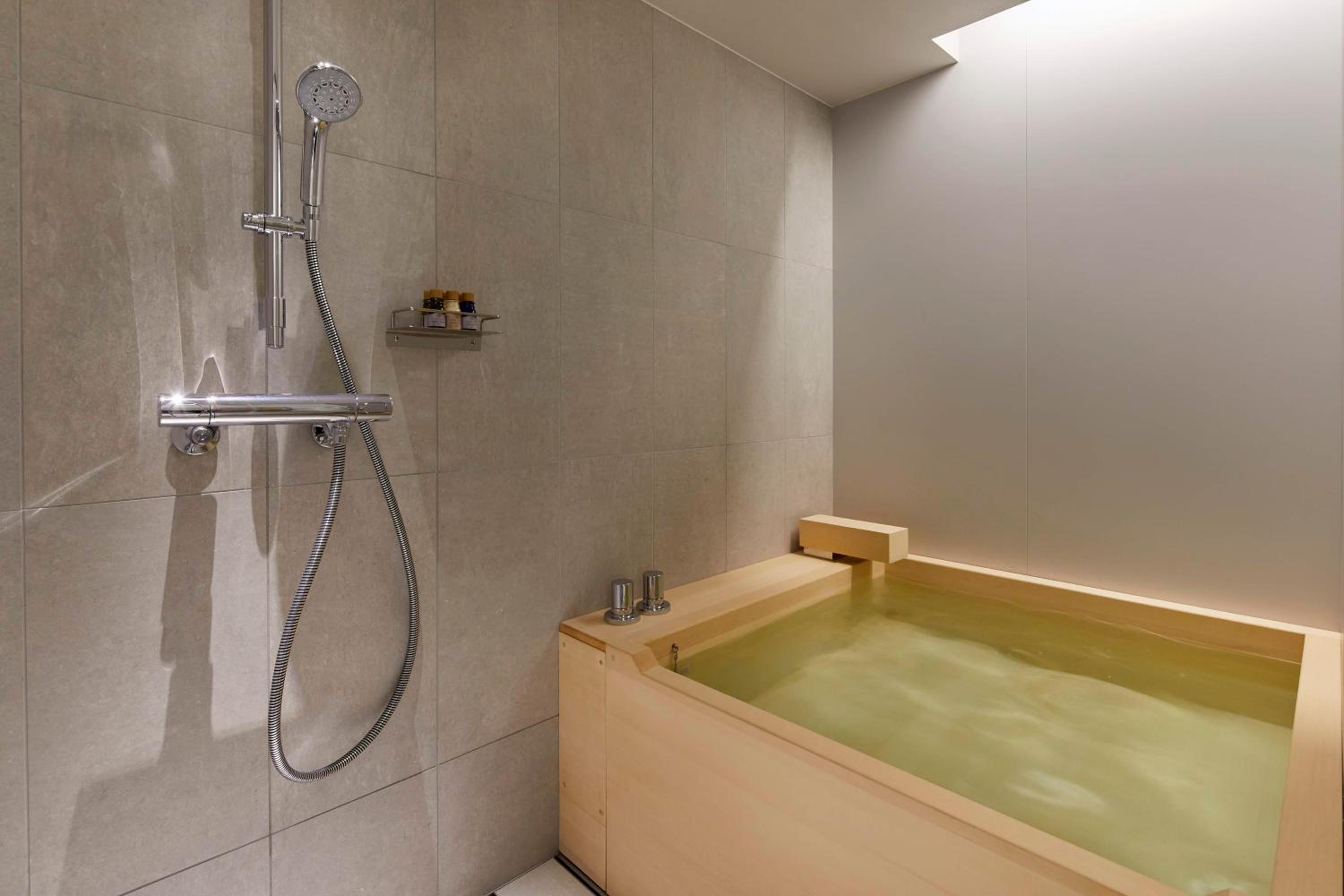 Deluxe Twin Room with Hinoki Bath - Photo 6