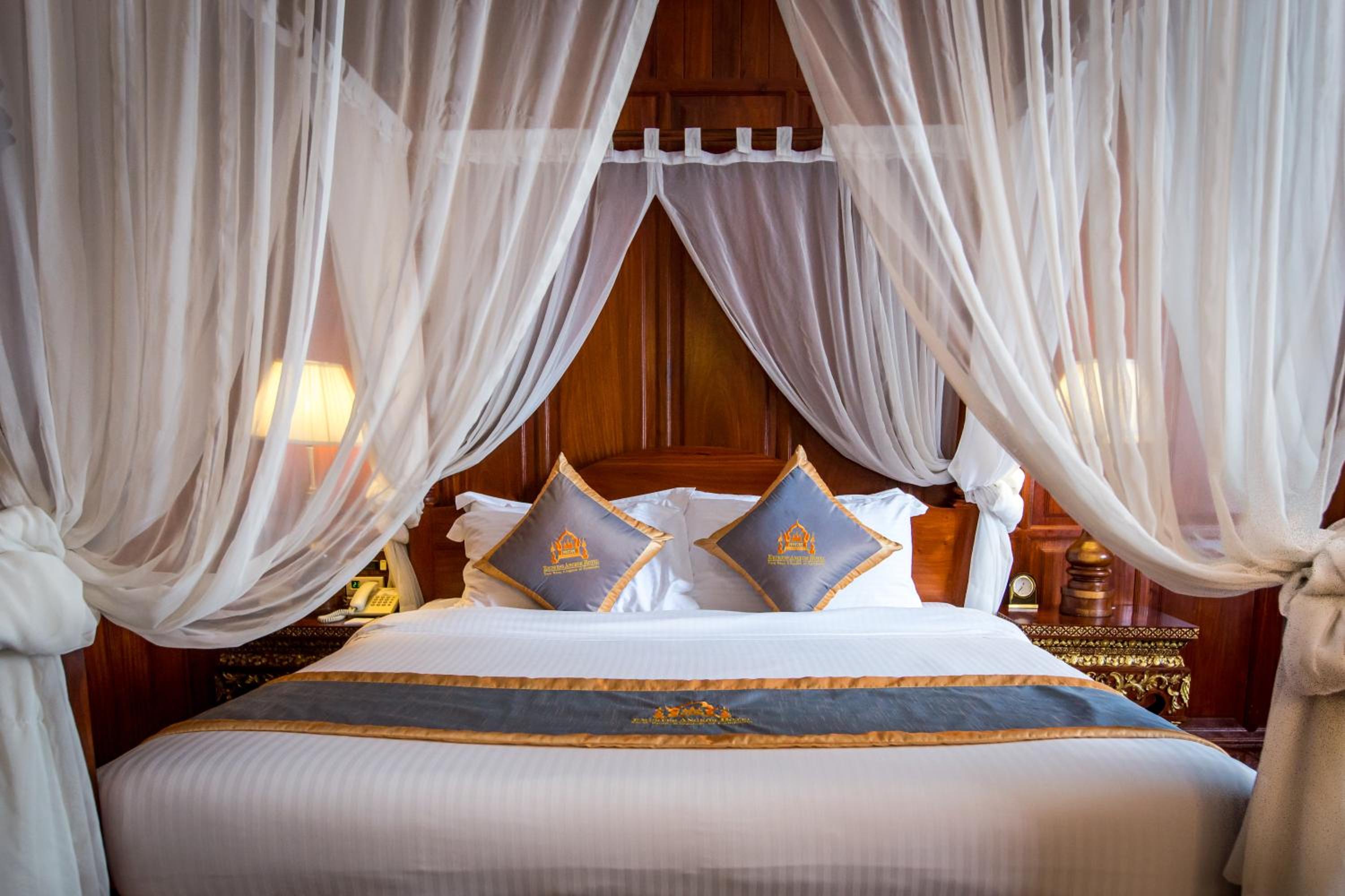 Queen Suite - Photo 1