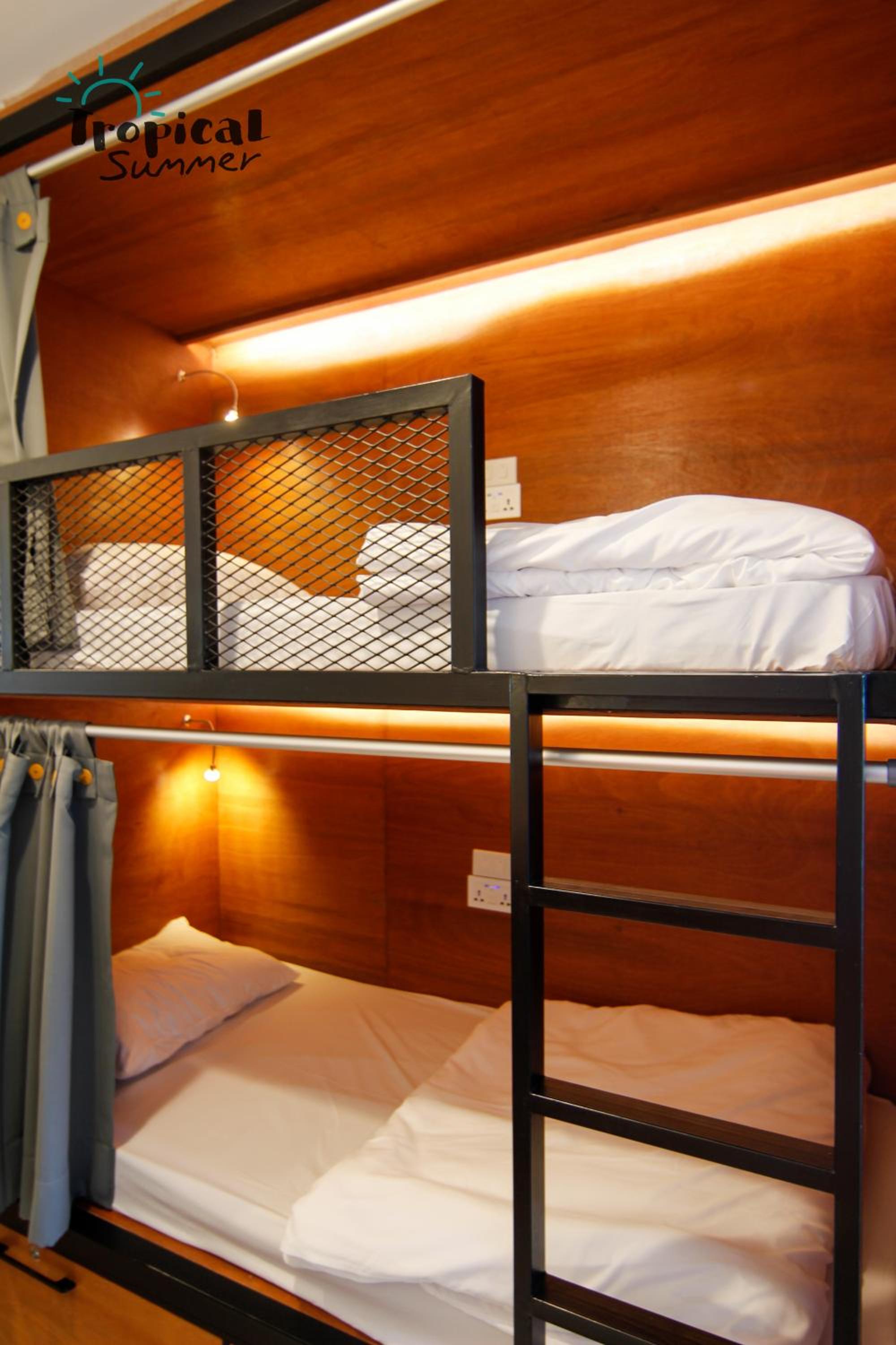 Quadruple Room with Shared Bathroom photo 2