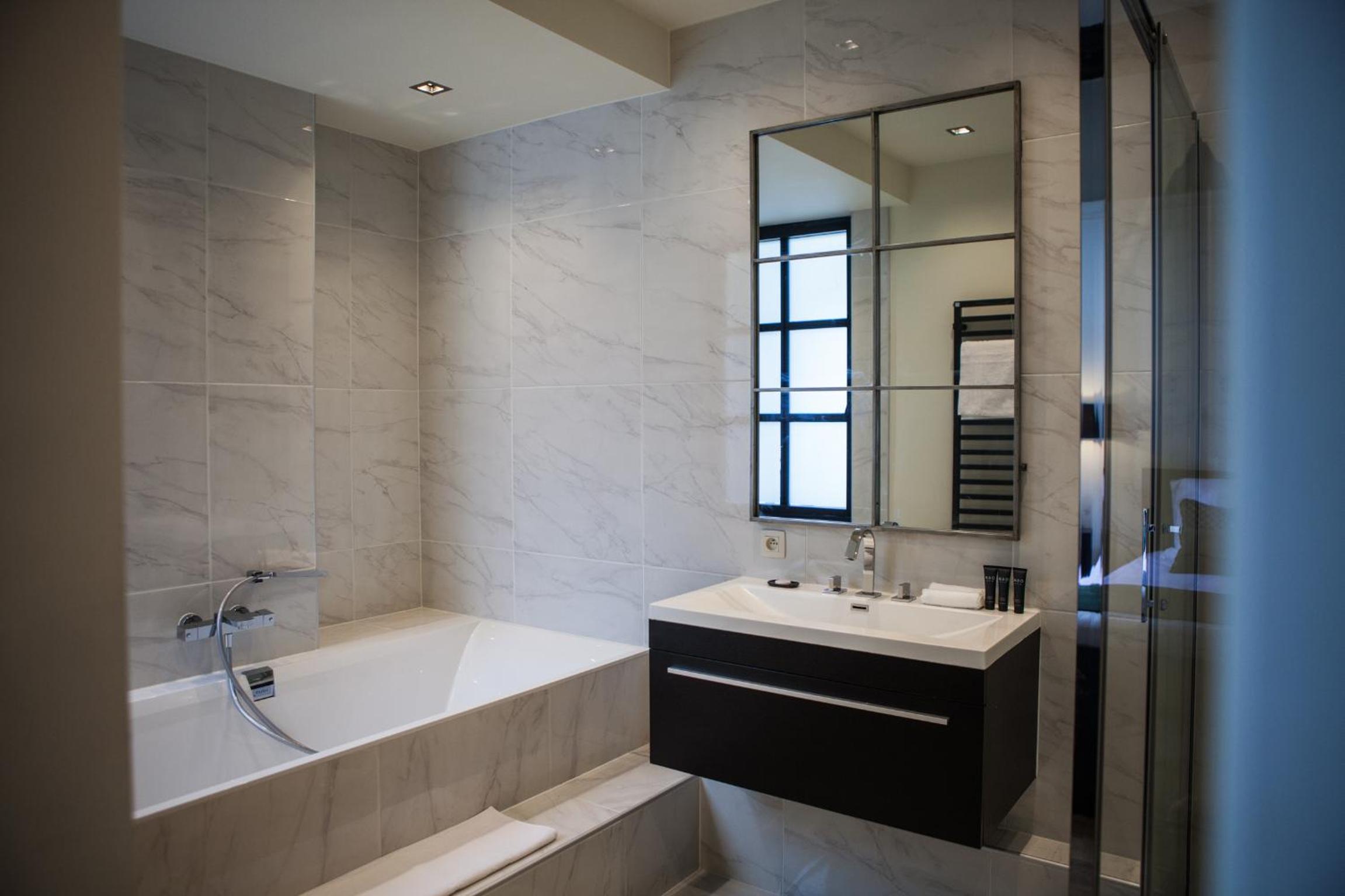 Deluxe Suite - Photo 7