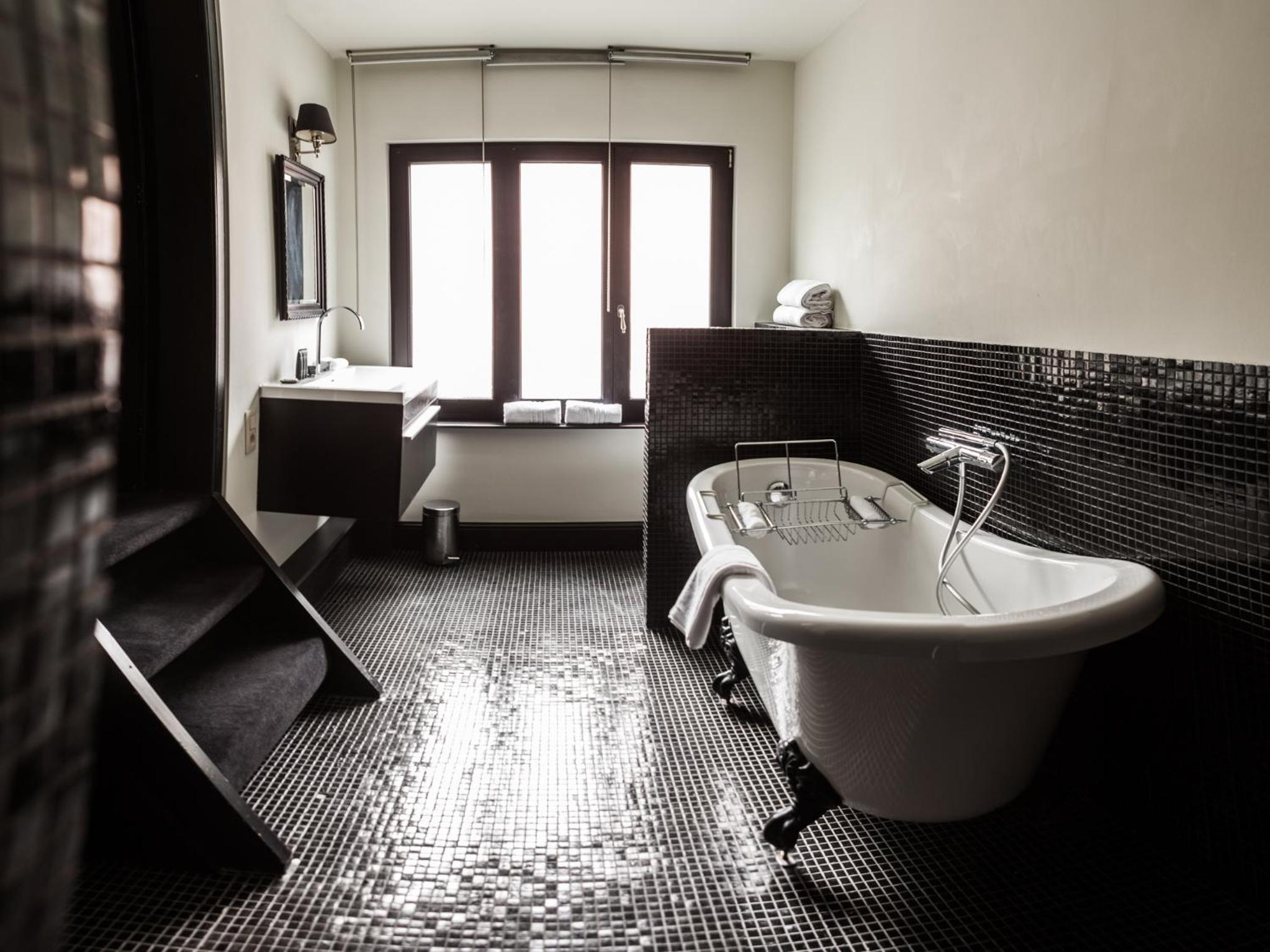 Standard Suite - Photo 11