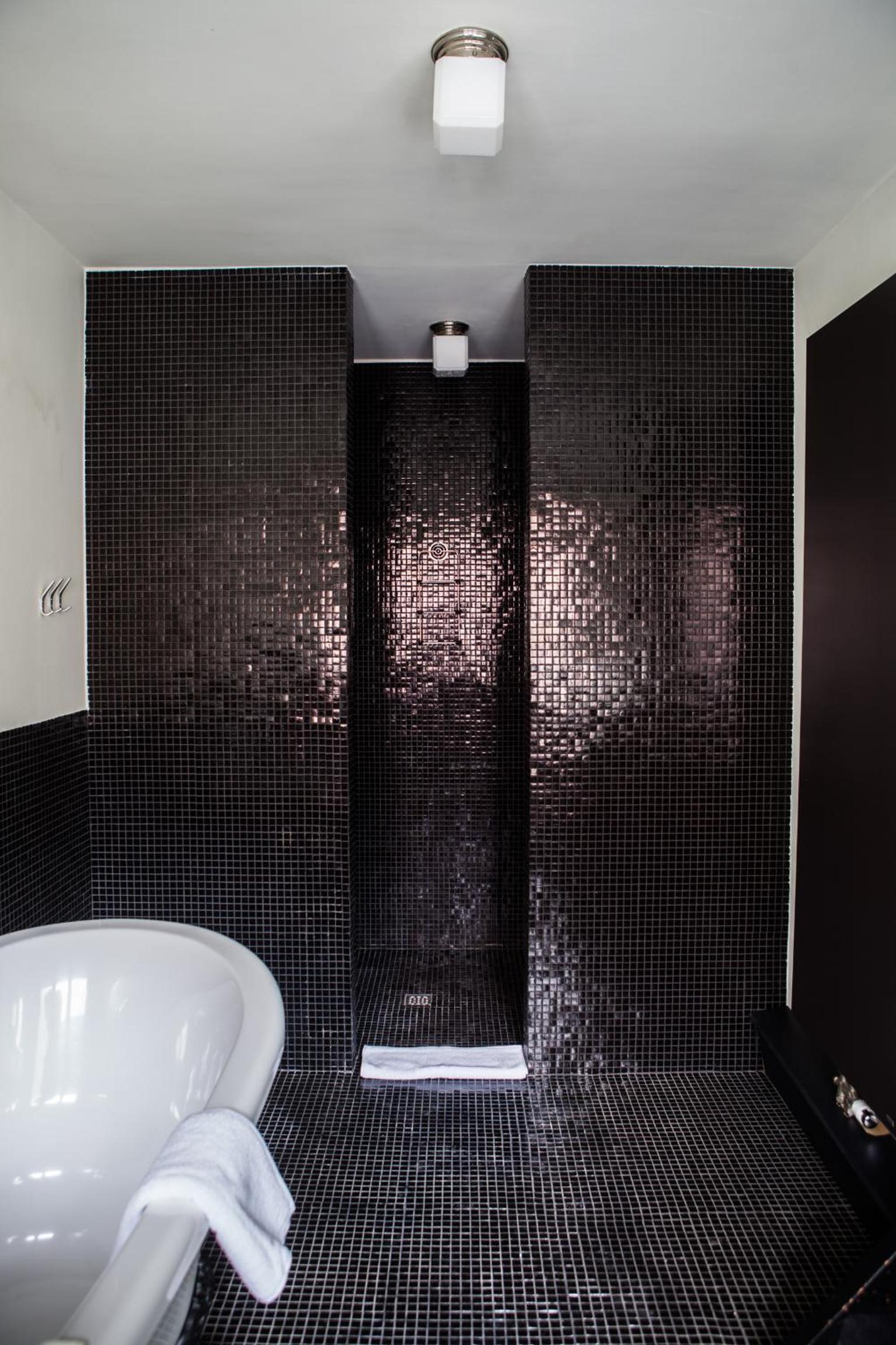Standard Suite - Photo 2