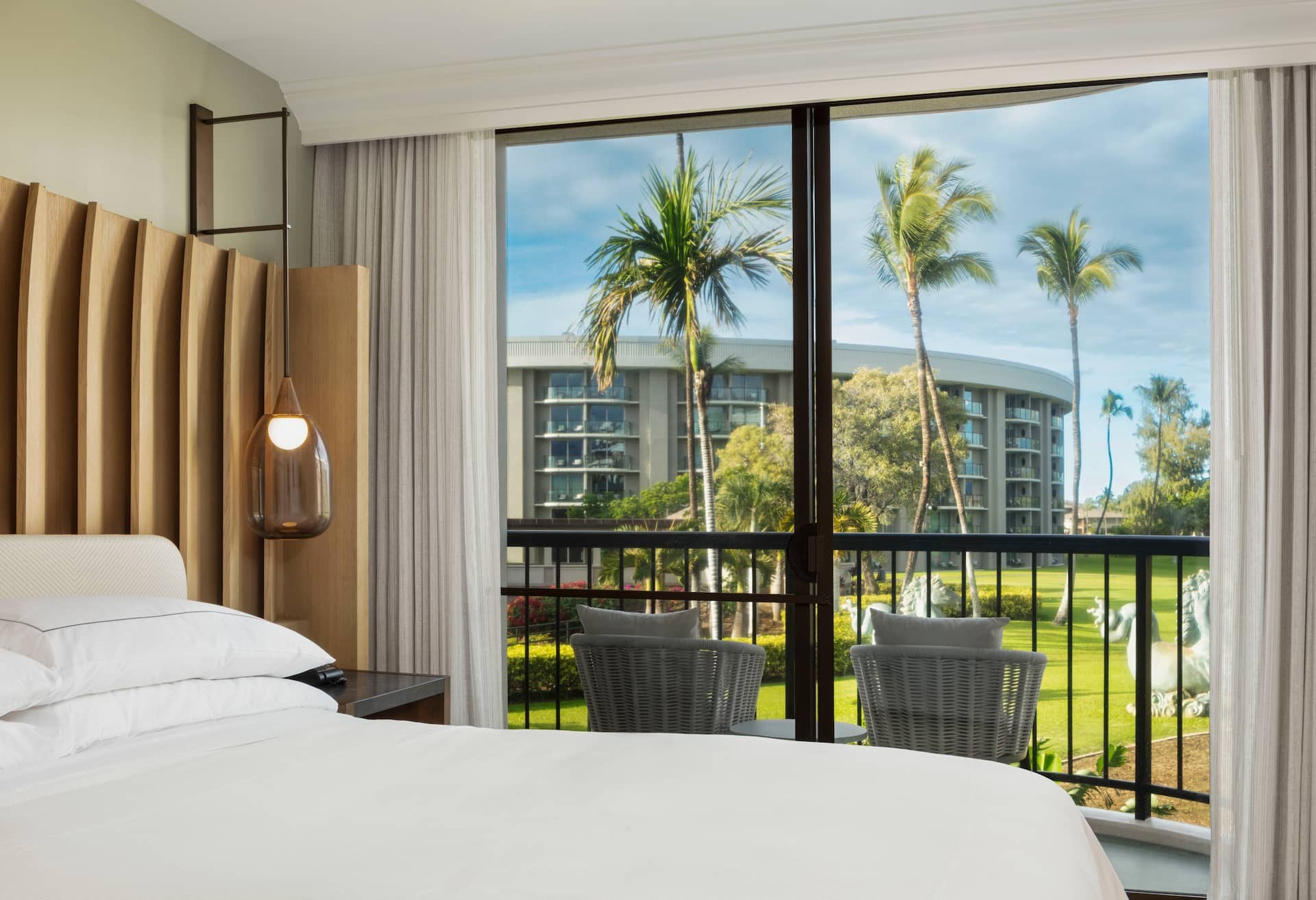 Palace Resort View 1 Bdrm Ste 1k Mob Acc Tub thumbnail 6