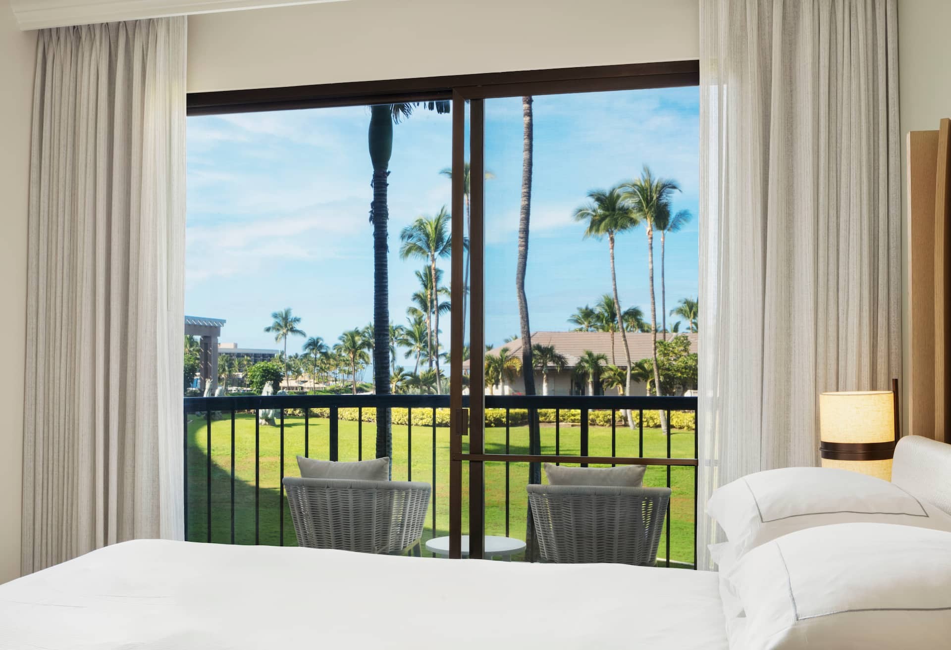 Palace Resort View 1 King Bed Mob Acc Ri Shwr thumbnail 5