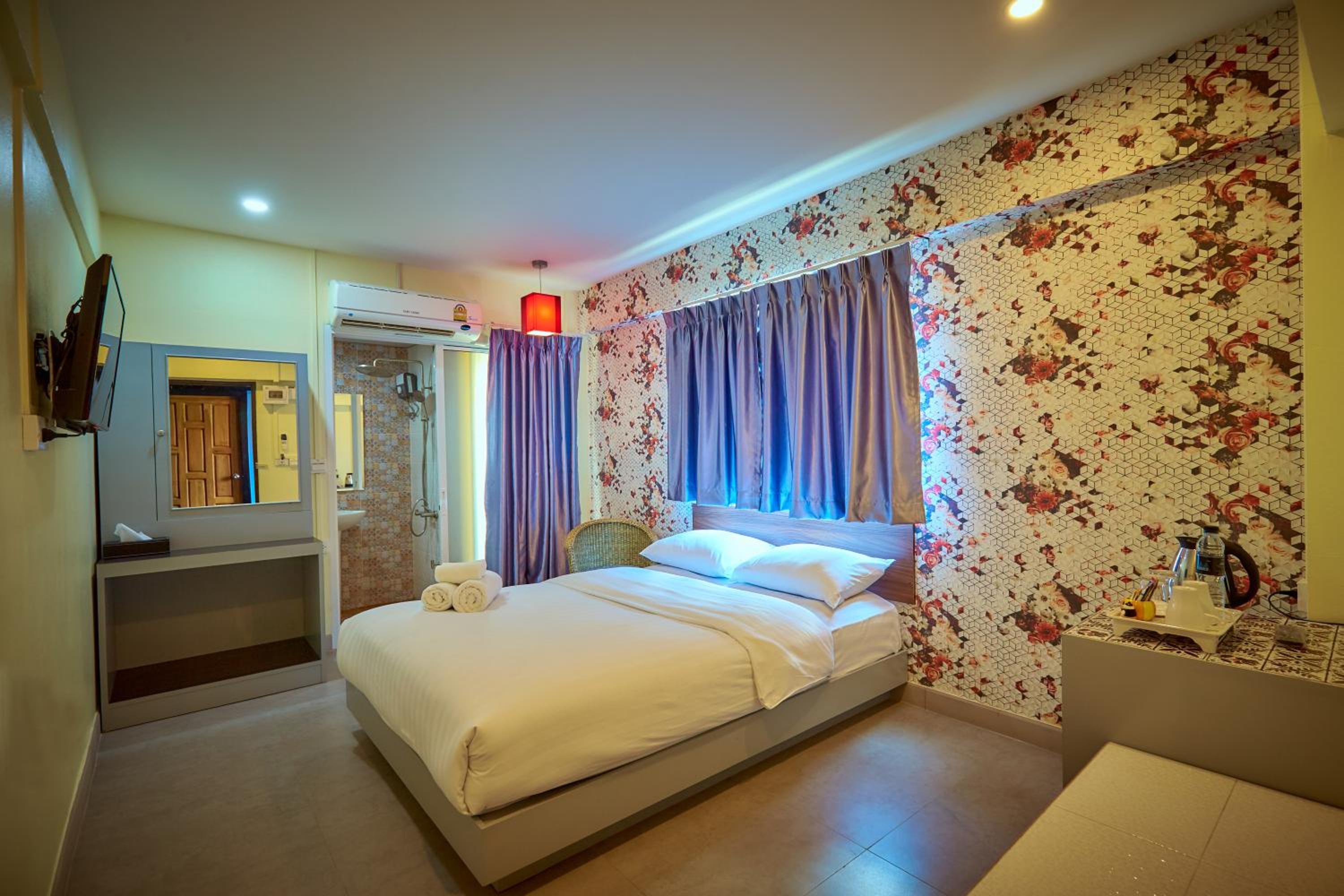 Deluxe King Room photo 3