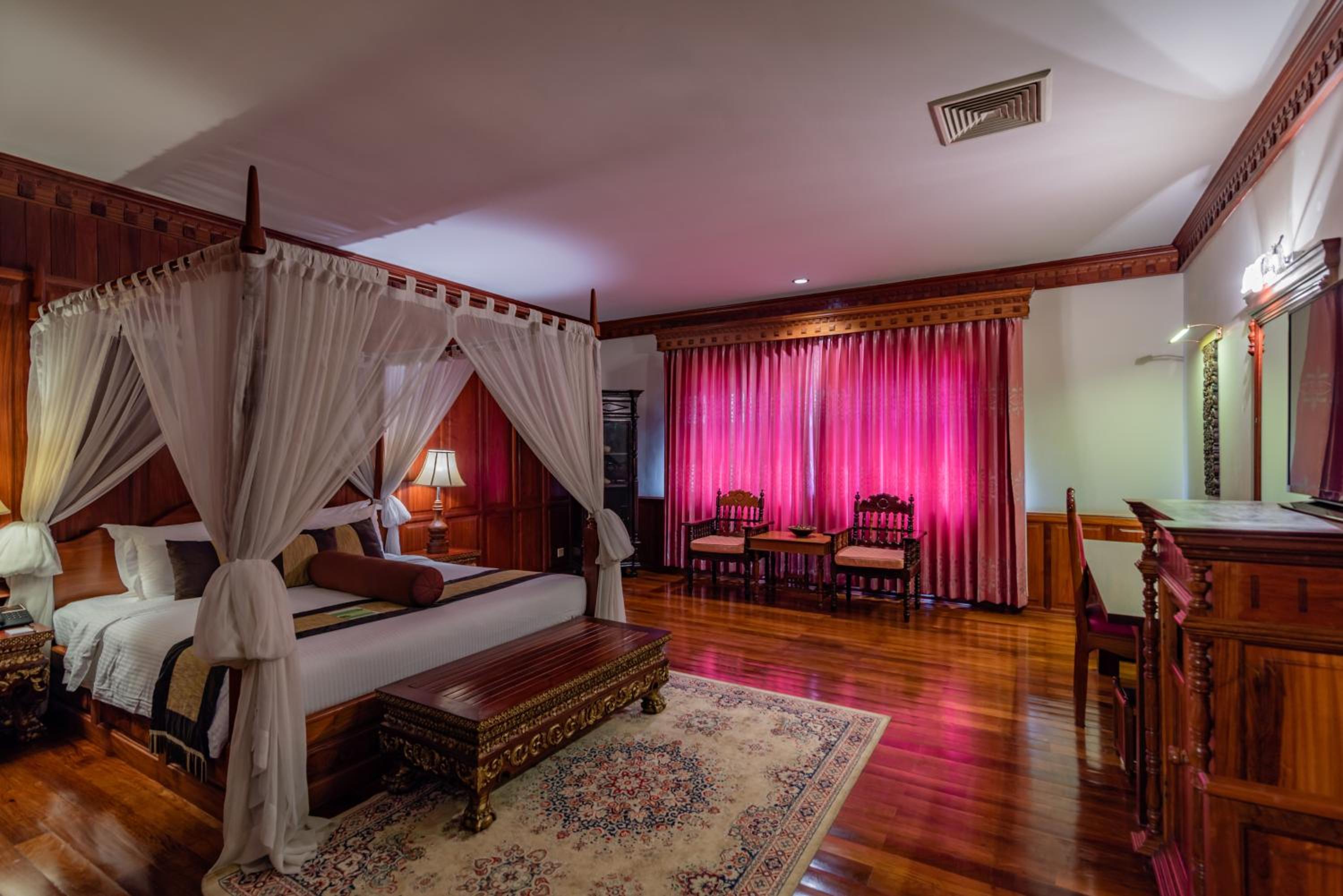 Queen Suite - Photo 9