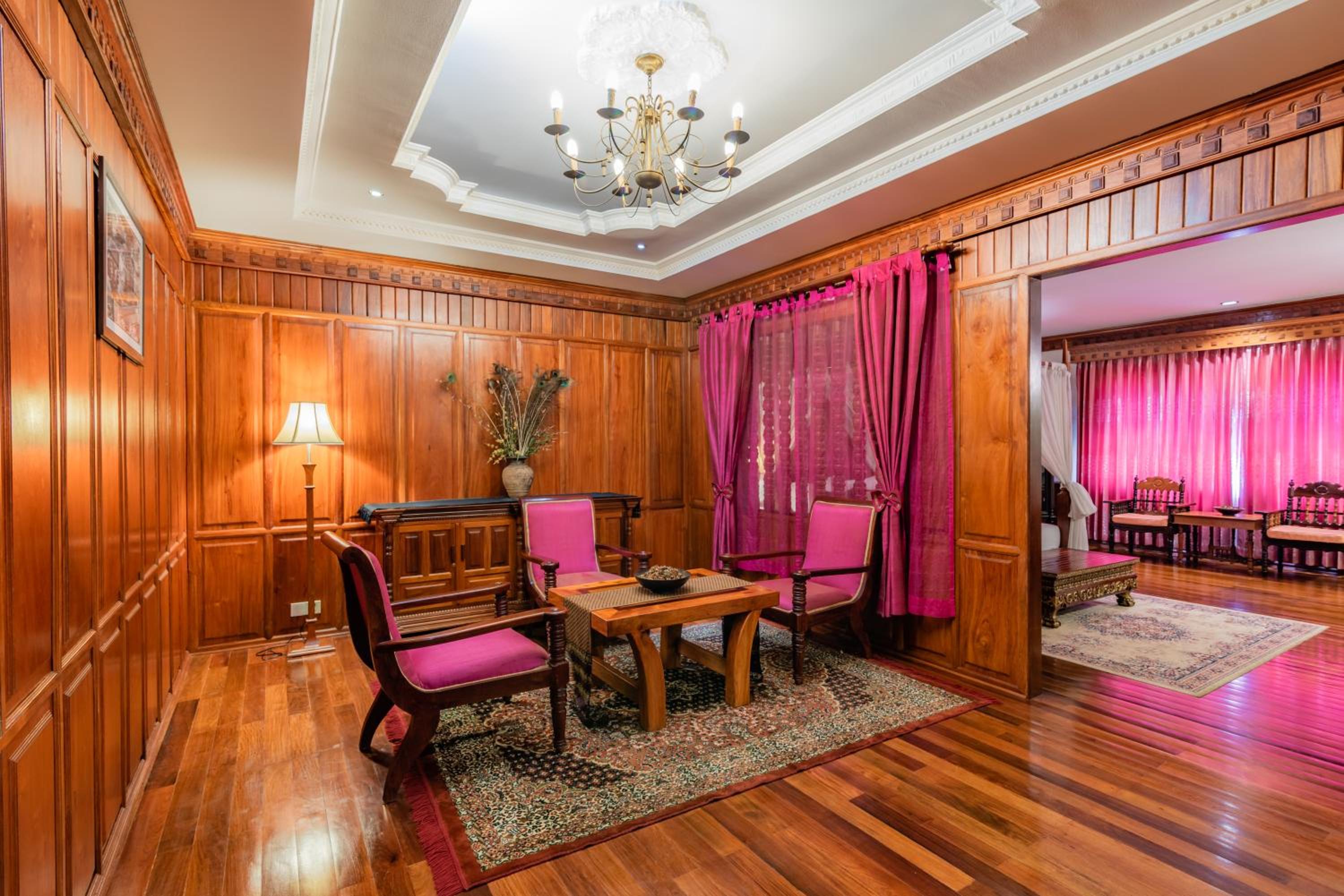 Queen Suite - Photo 3
