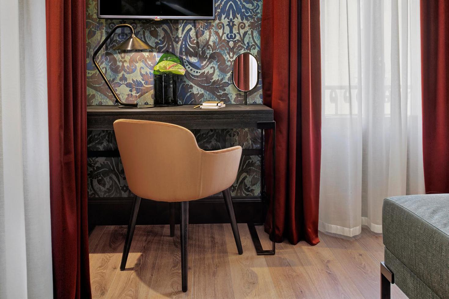 Superior Double Room with Canal View - Photo 8