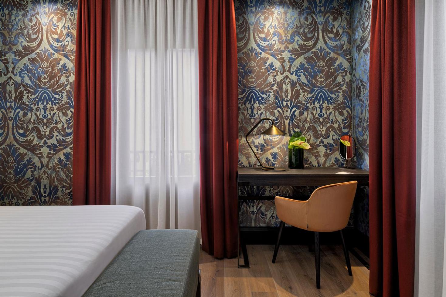 Superior Triple Room with Canal View - Photo 9