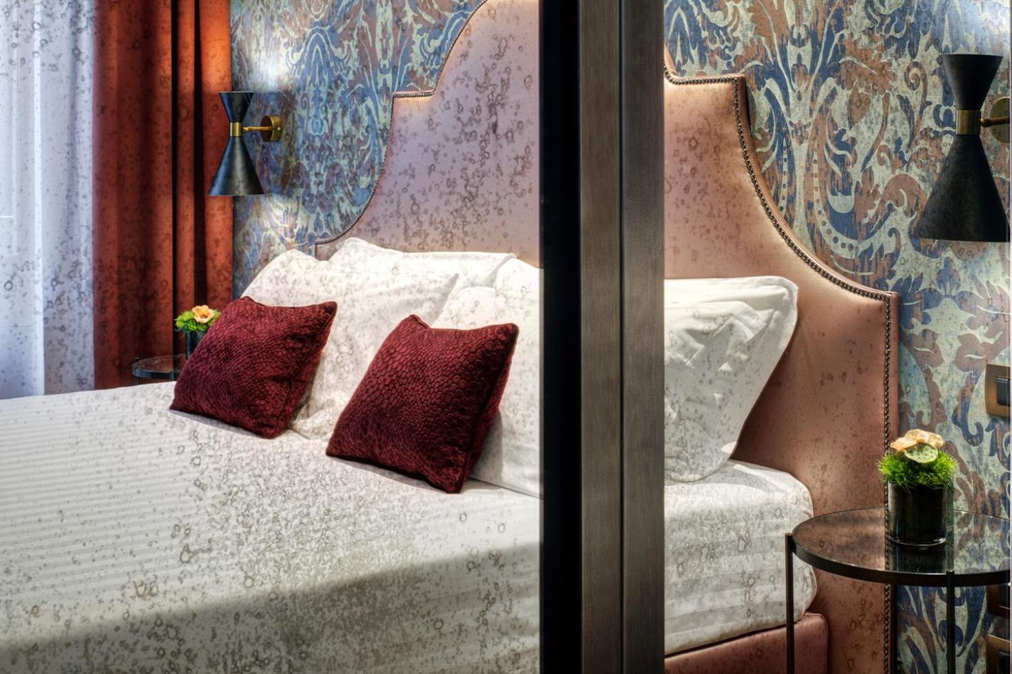 Superior Double Room with Canal View - Photo 2
