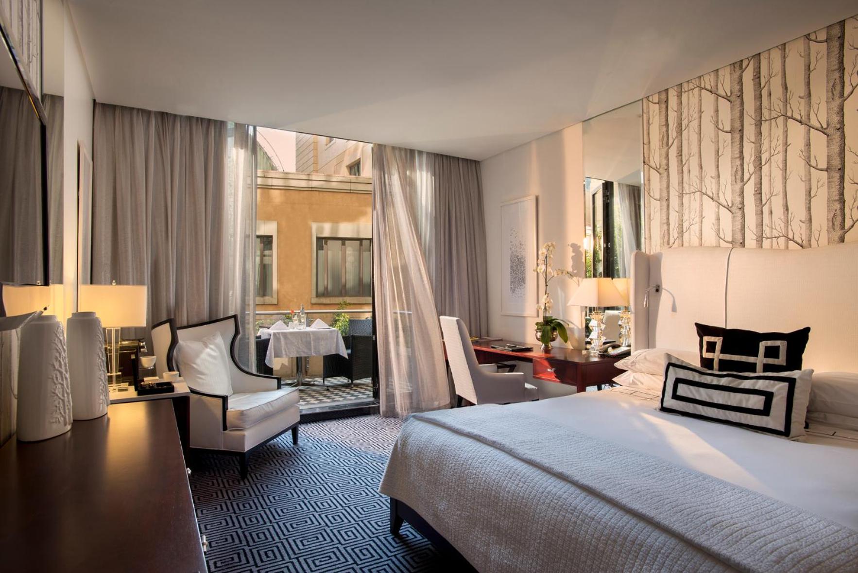Deluxe King Room with Patio