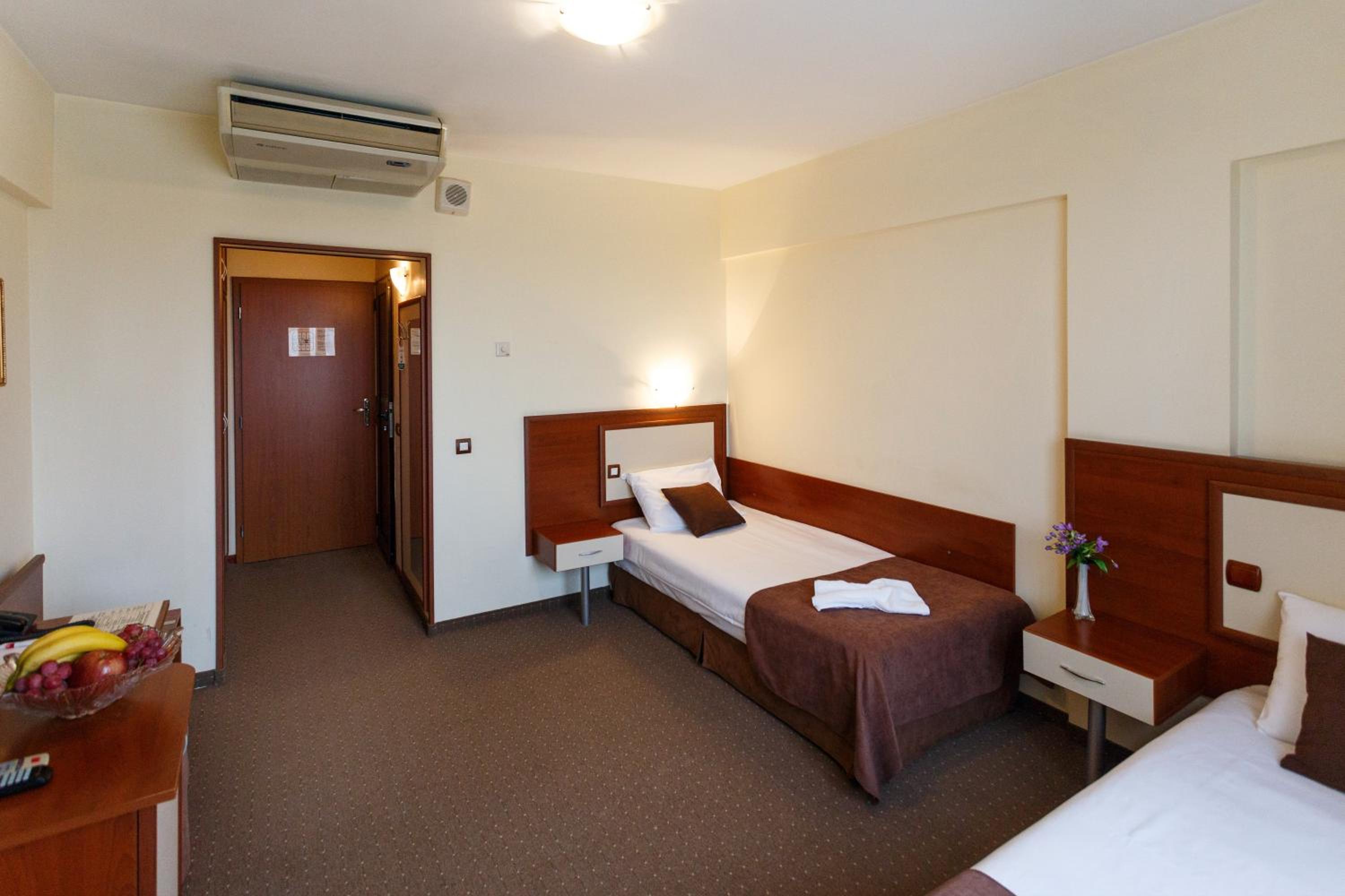Standard Double Room - Photo 15