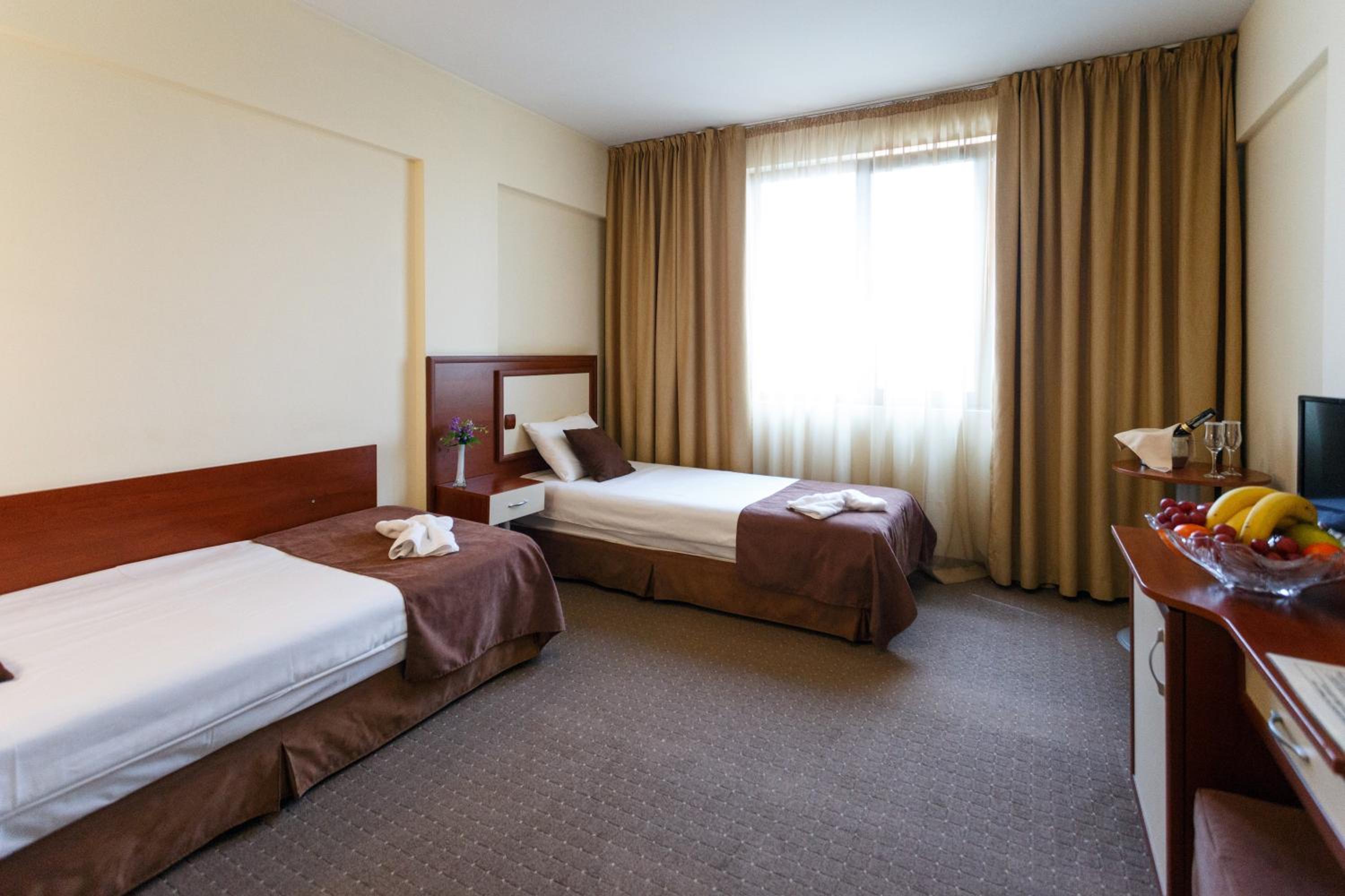 Standard Twin Room - Photo 5