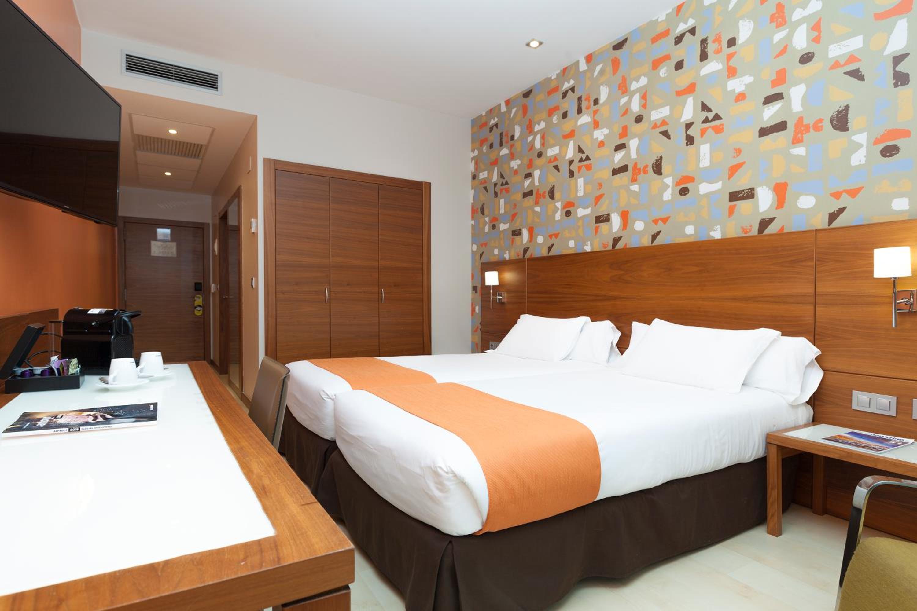 Double Room with View - Photo 3