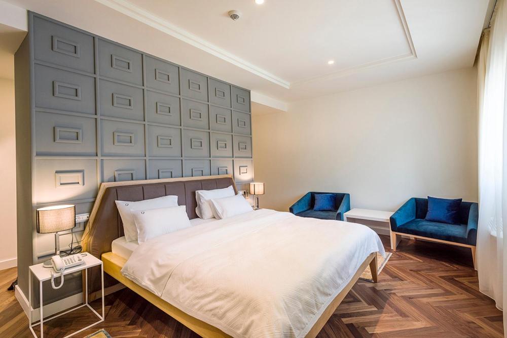 Double Room - Photo 8