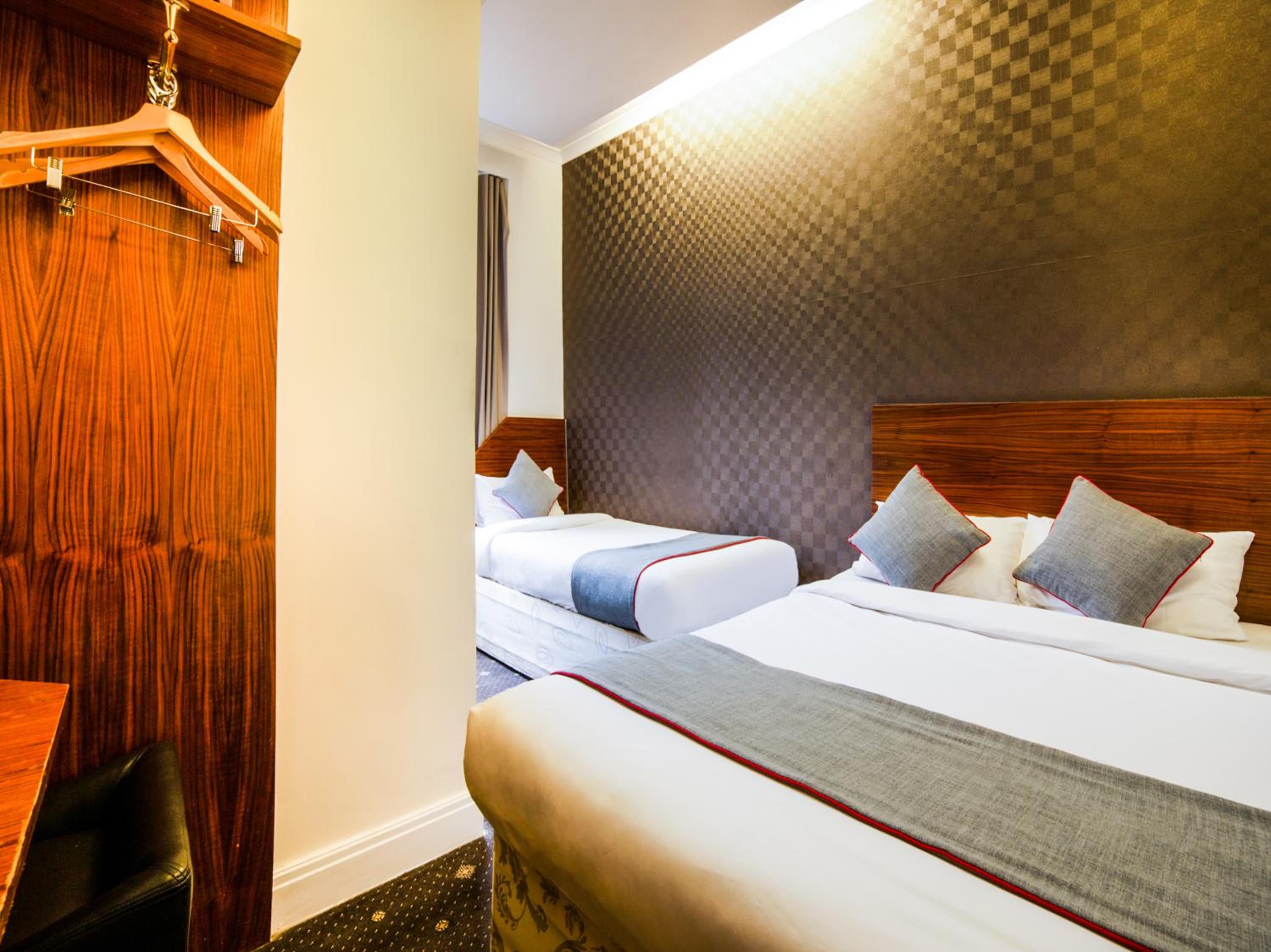 Deluxe Triple Room photo 2