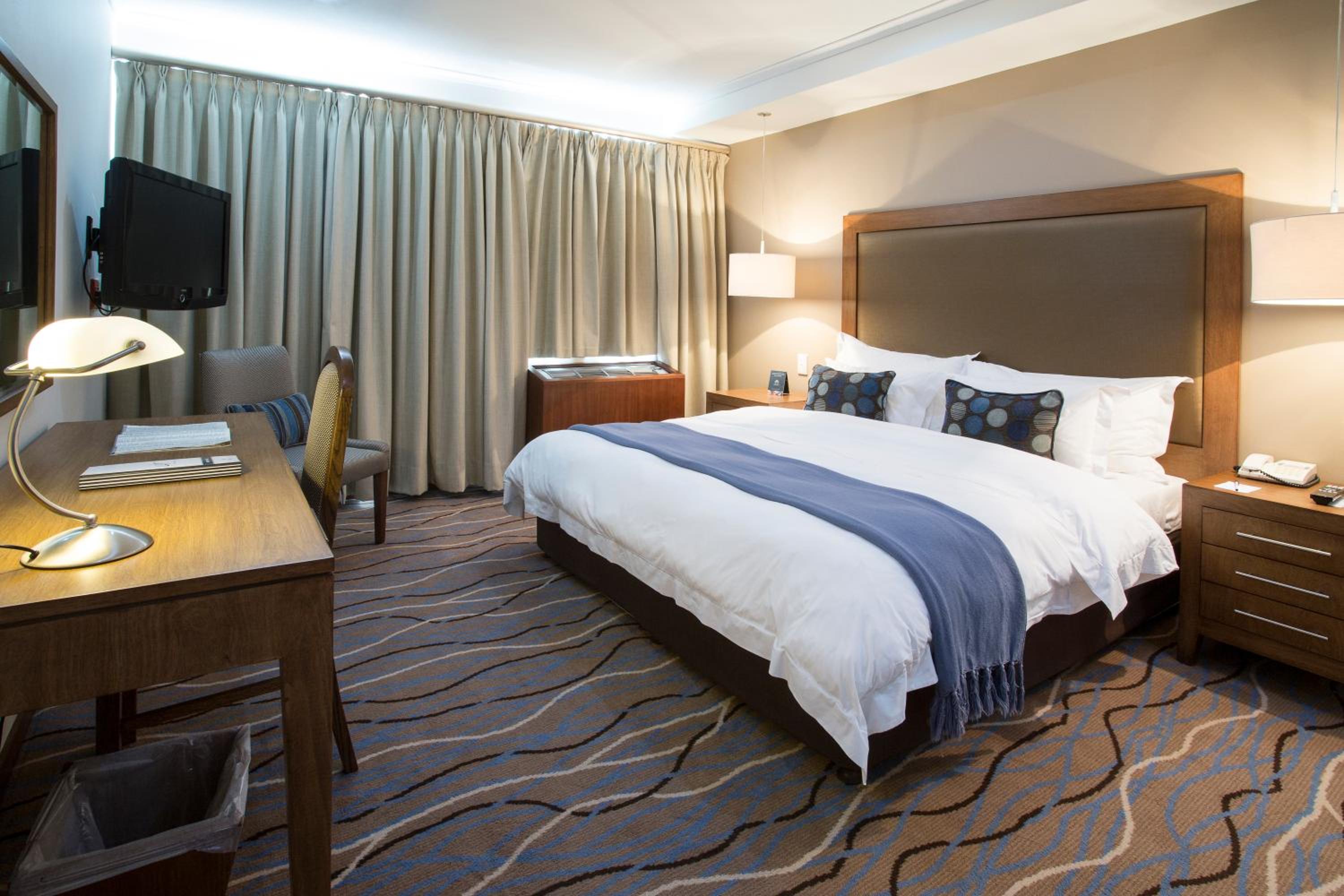 Deluxe King Room - Photo 2