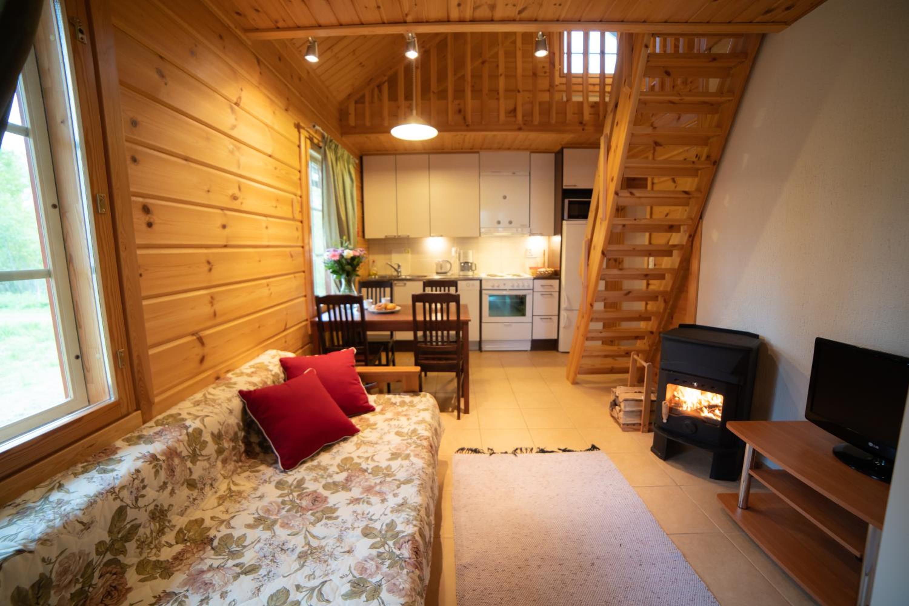 Cottage with Lake View photo 3