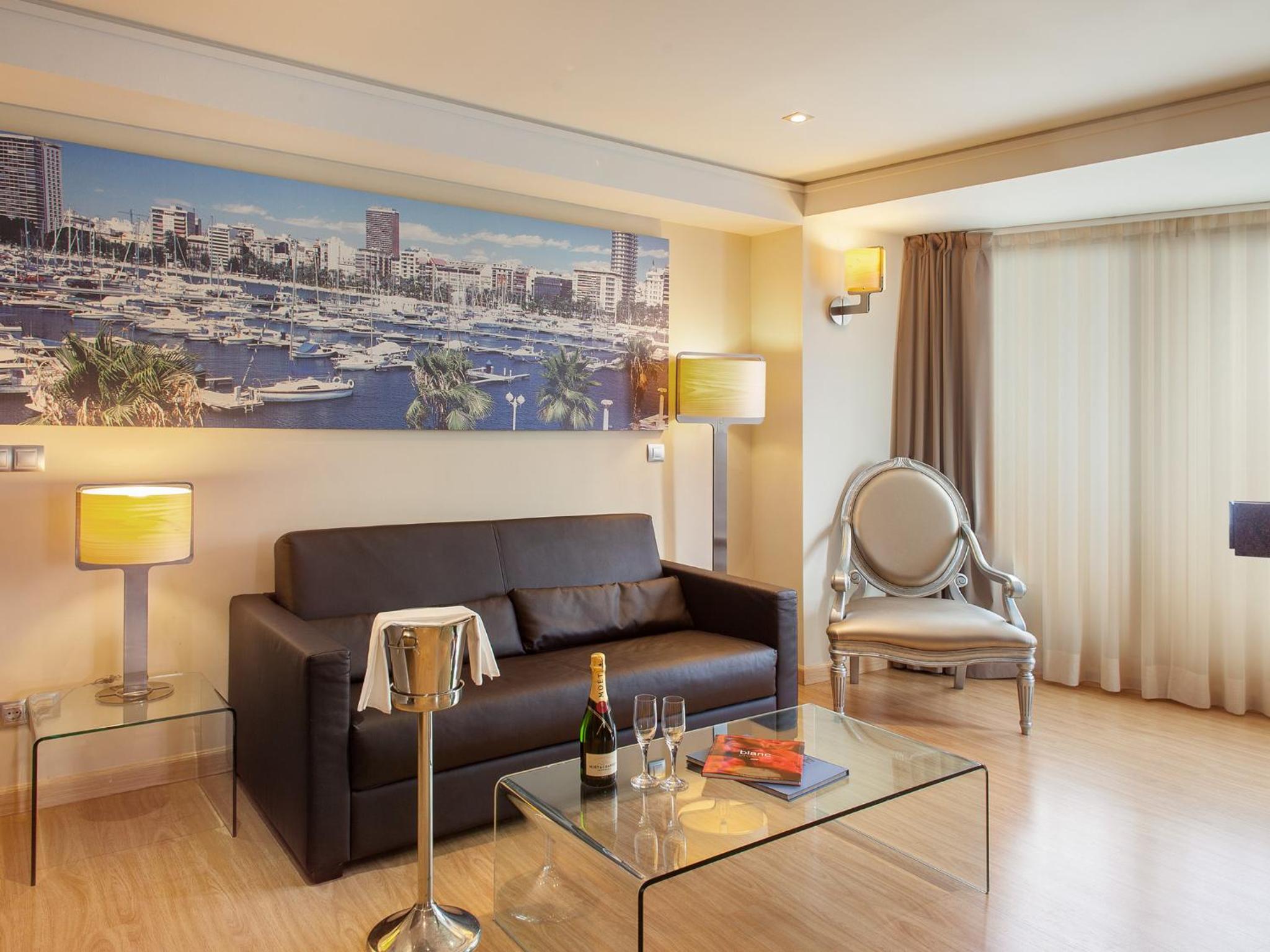 Suite Junior de lujo con vista al mar (2 adultos)